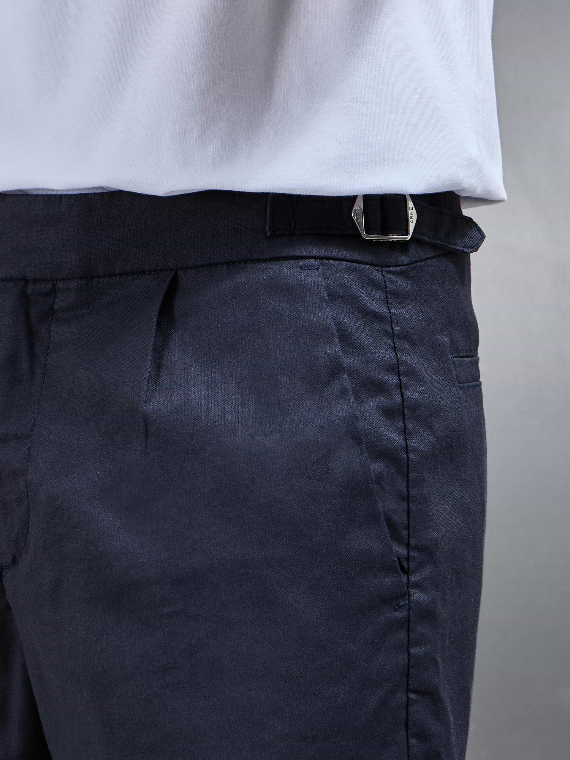 Linen Tailored Short in Navy