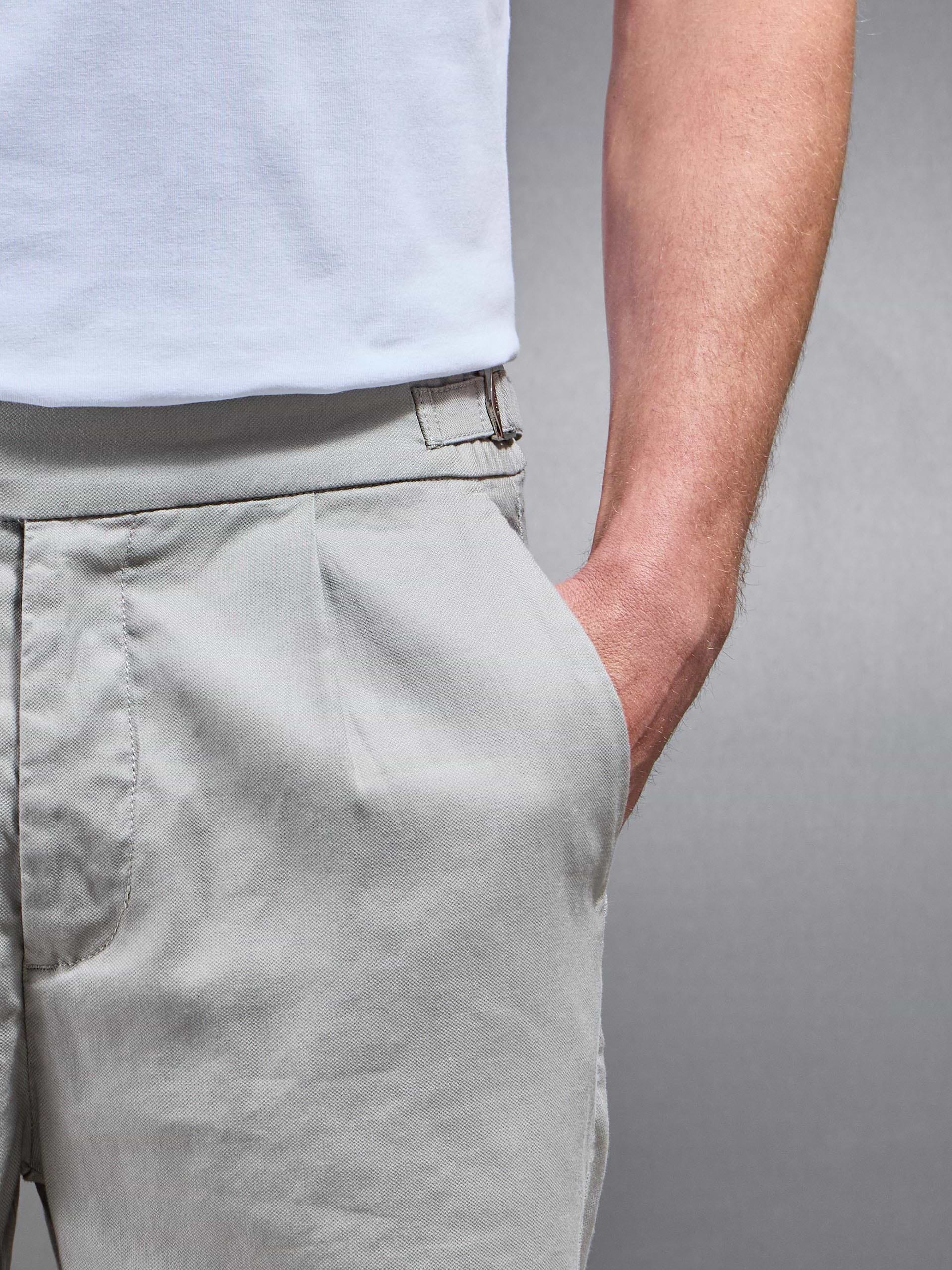 Linen Tailored Short in Stone
