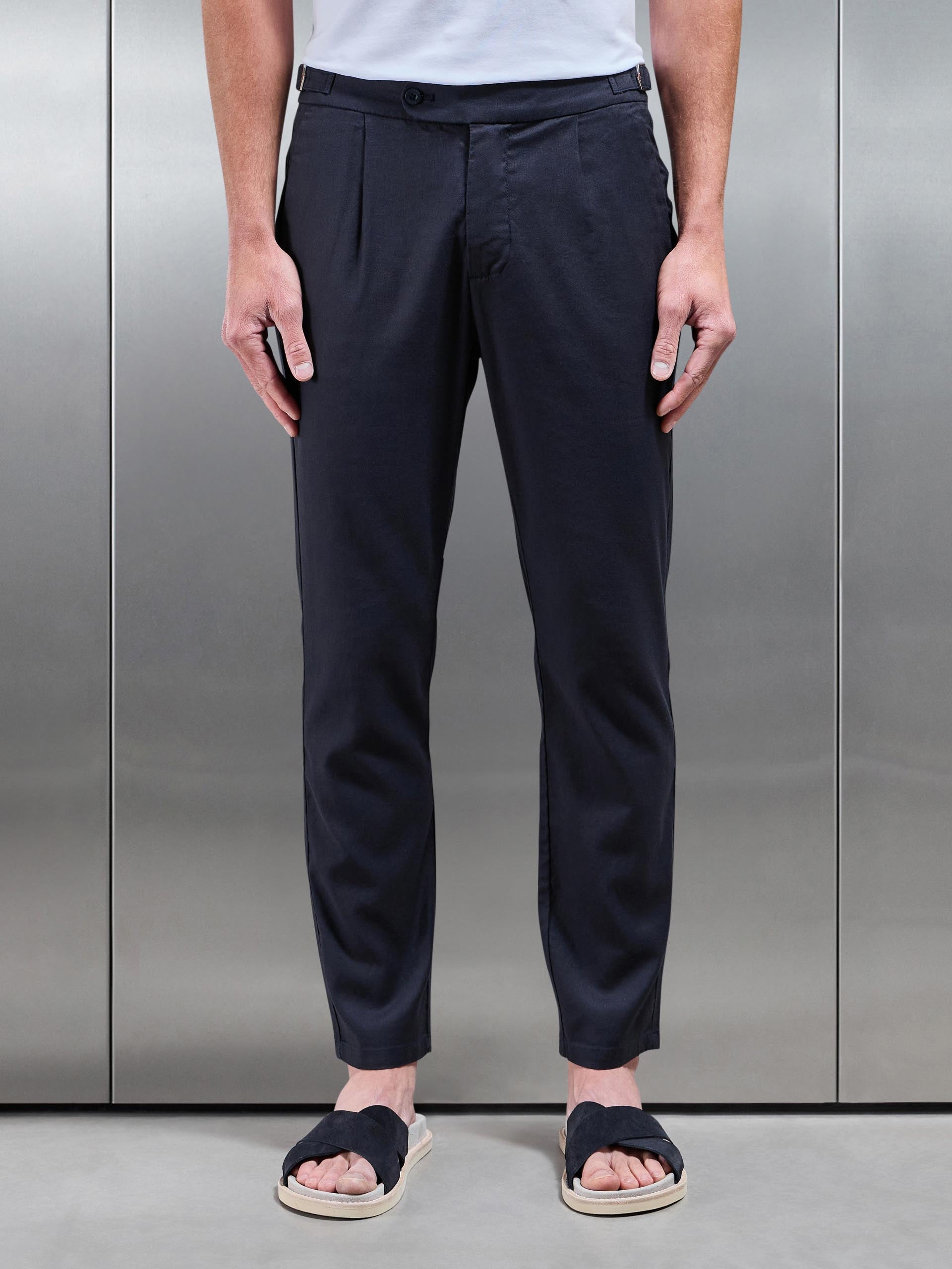 Linen Tailored Trouser in Navy