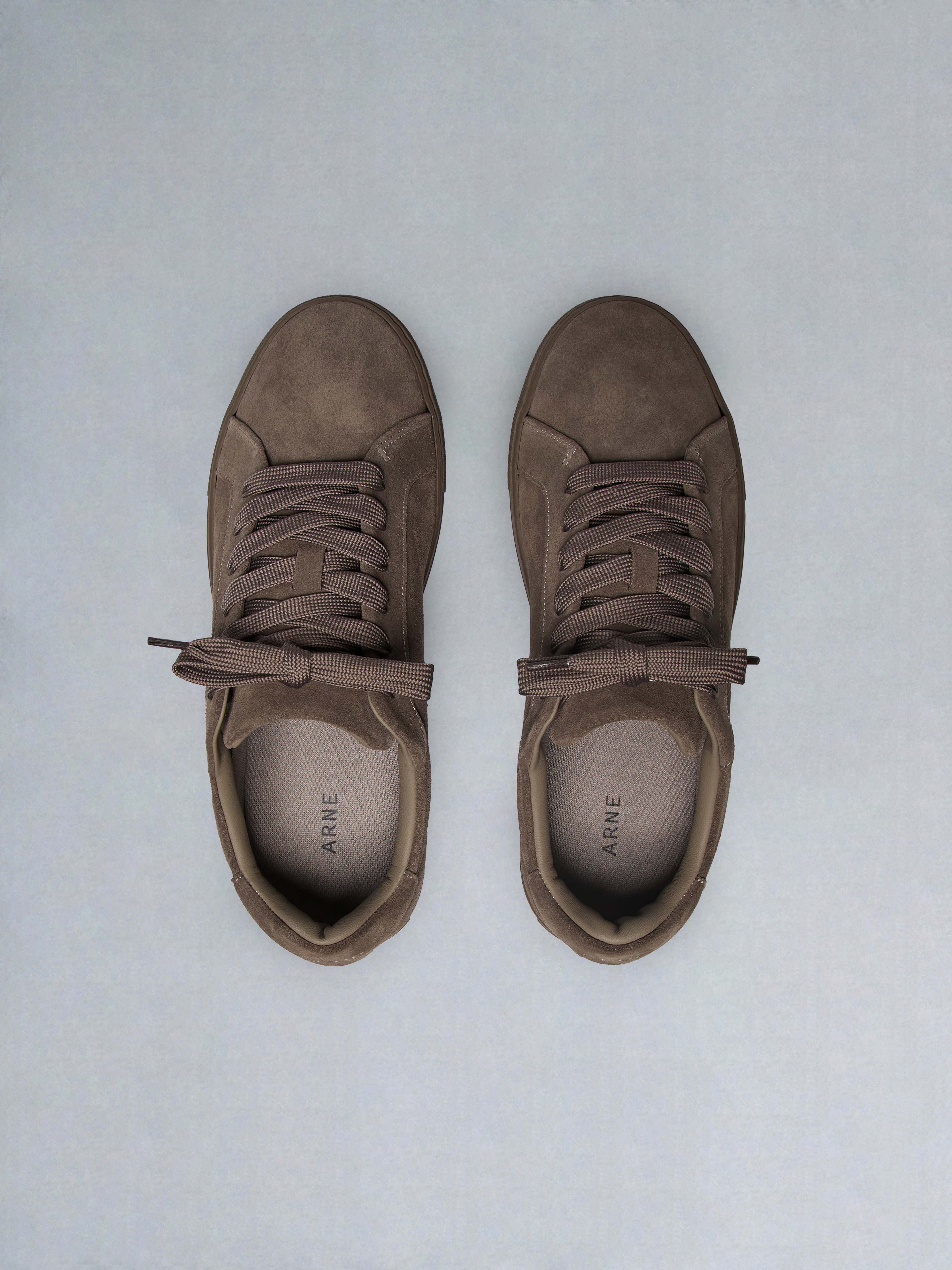 Low Essential Suede Trainer in Triple Taupe
