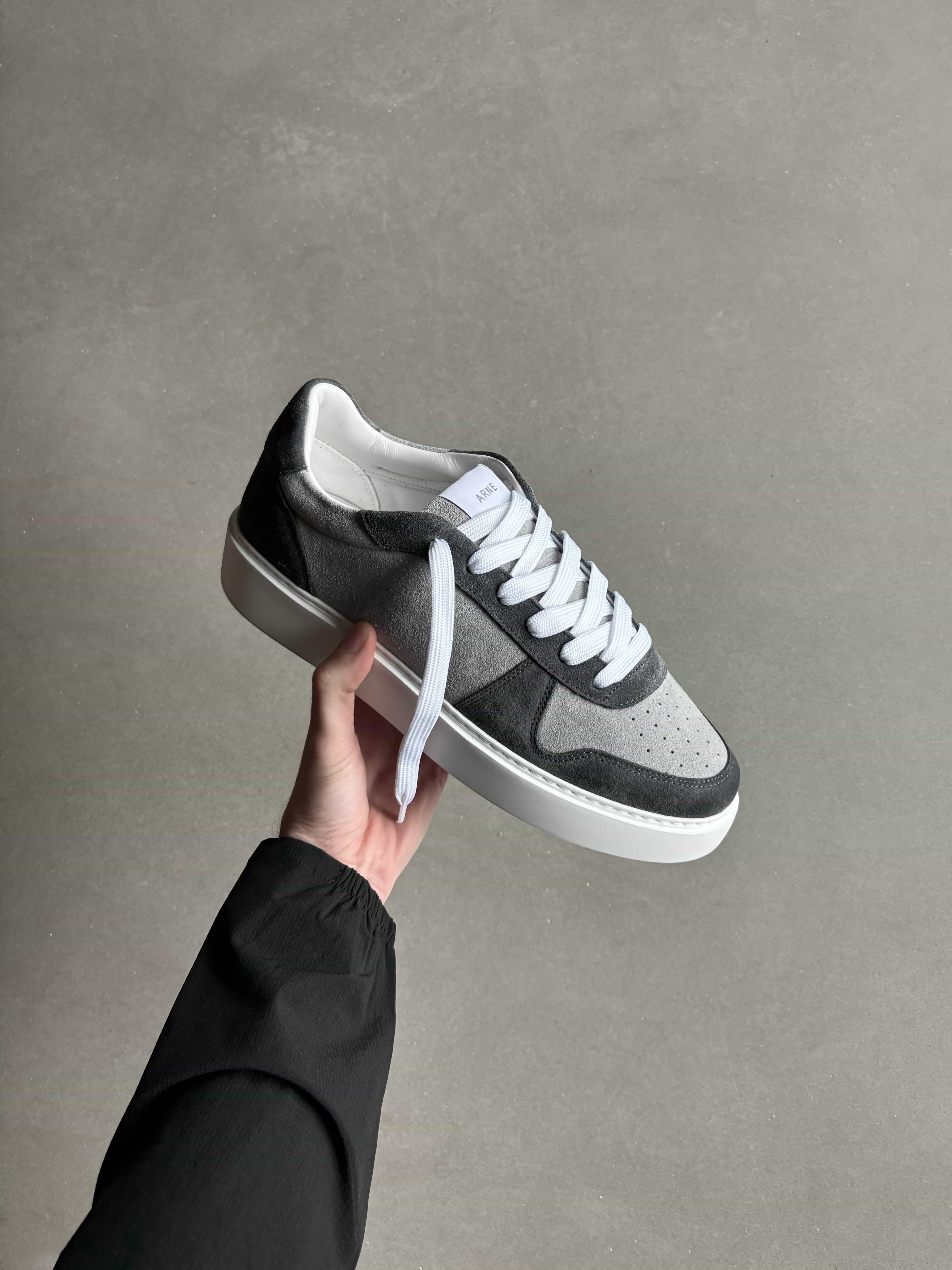 Mid Court Trainer in Grey Suede