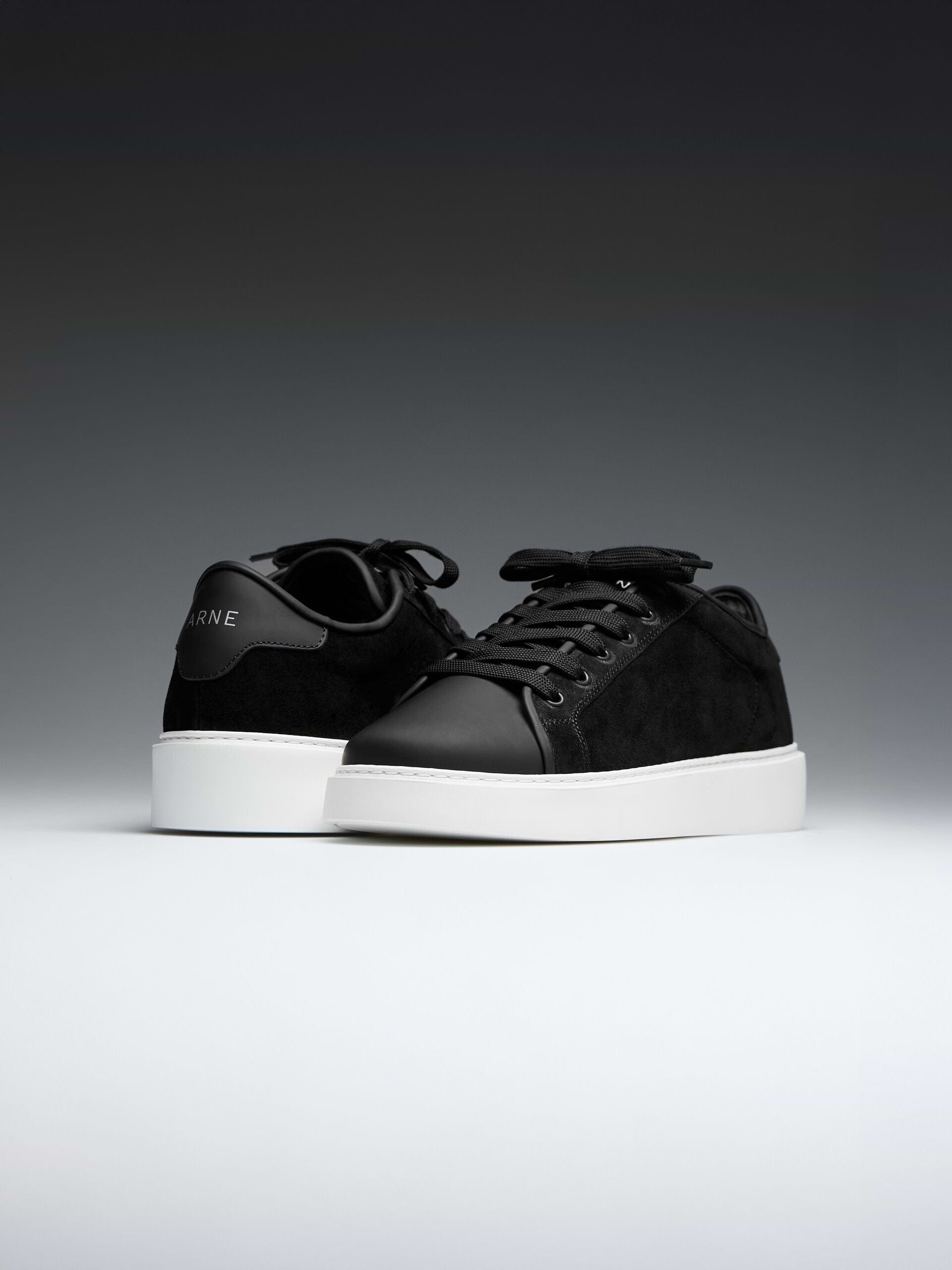 Mid Leather Toe Cap Trainer in Black