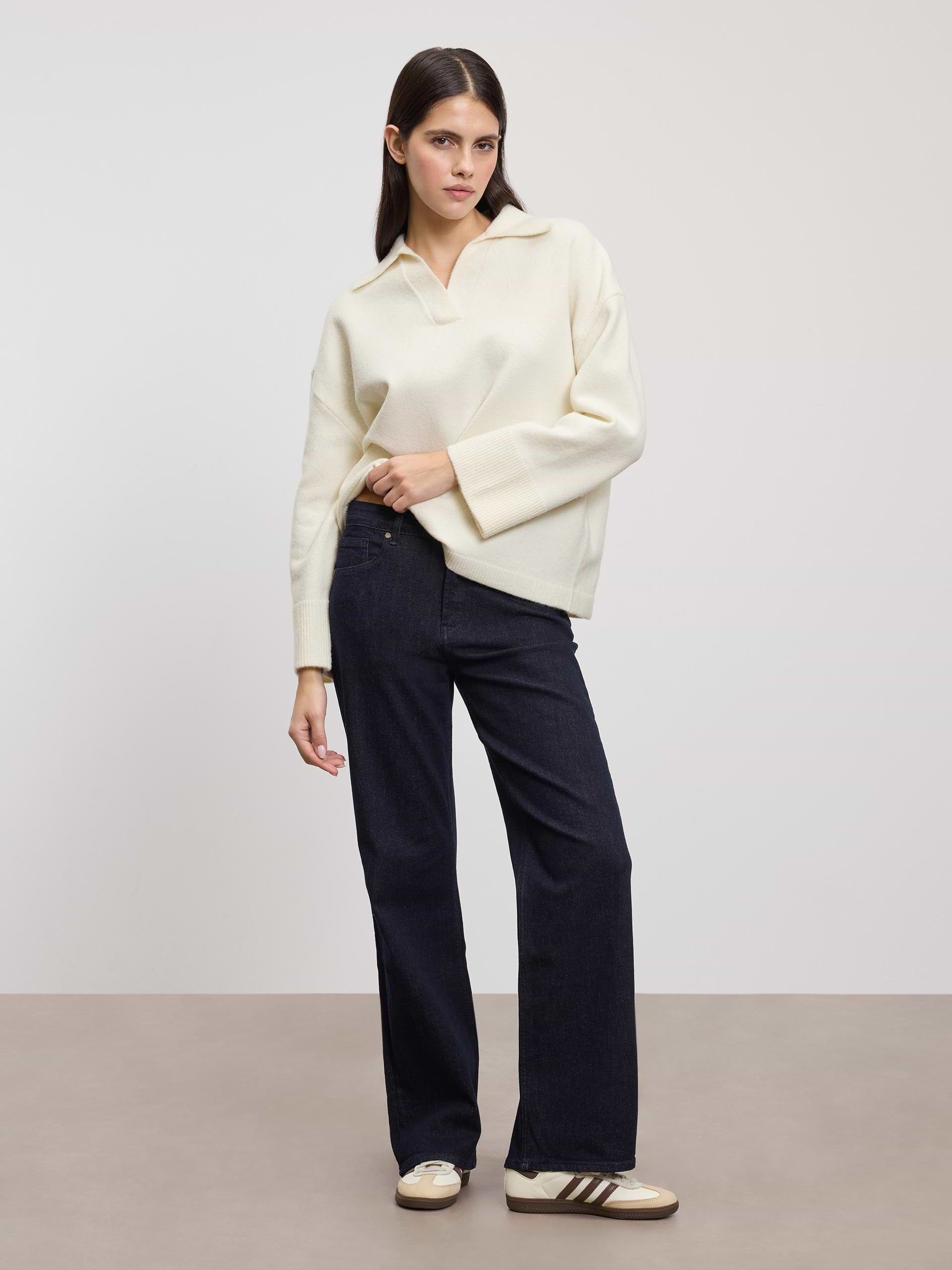 Womens Straight Leg Denim Jeans in Solid Dark Blue