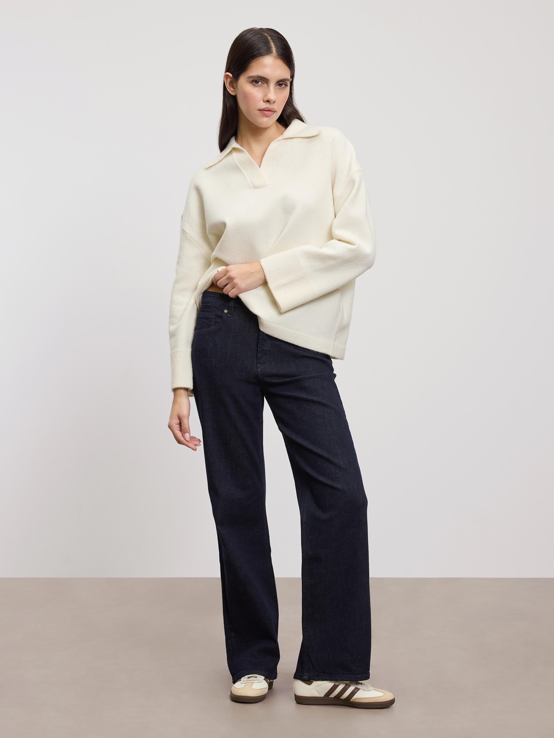 Womens Straight Leg Denim Jeans in Solid Dark Blue