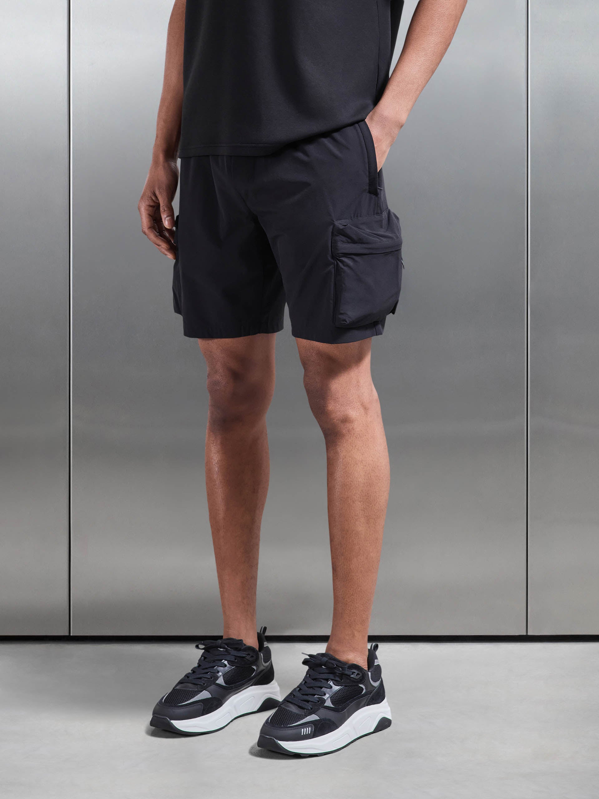 Mens 3D Pocket Cargo Short in Black