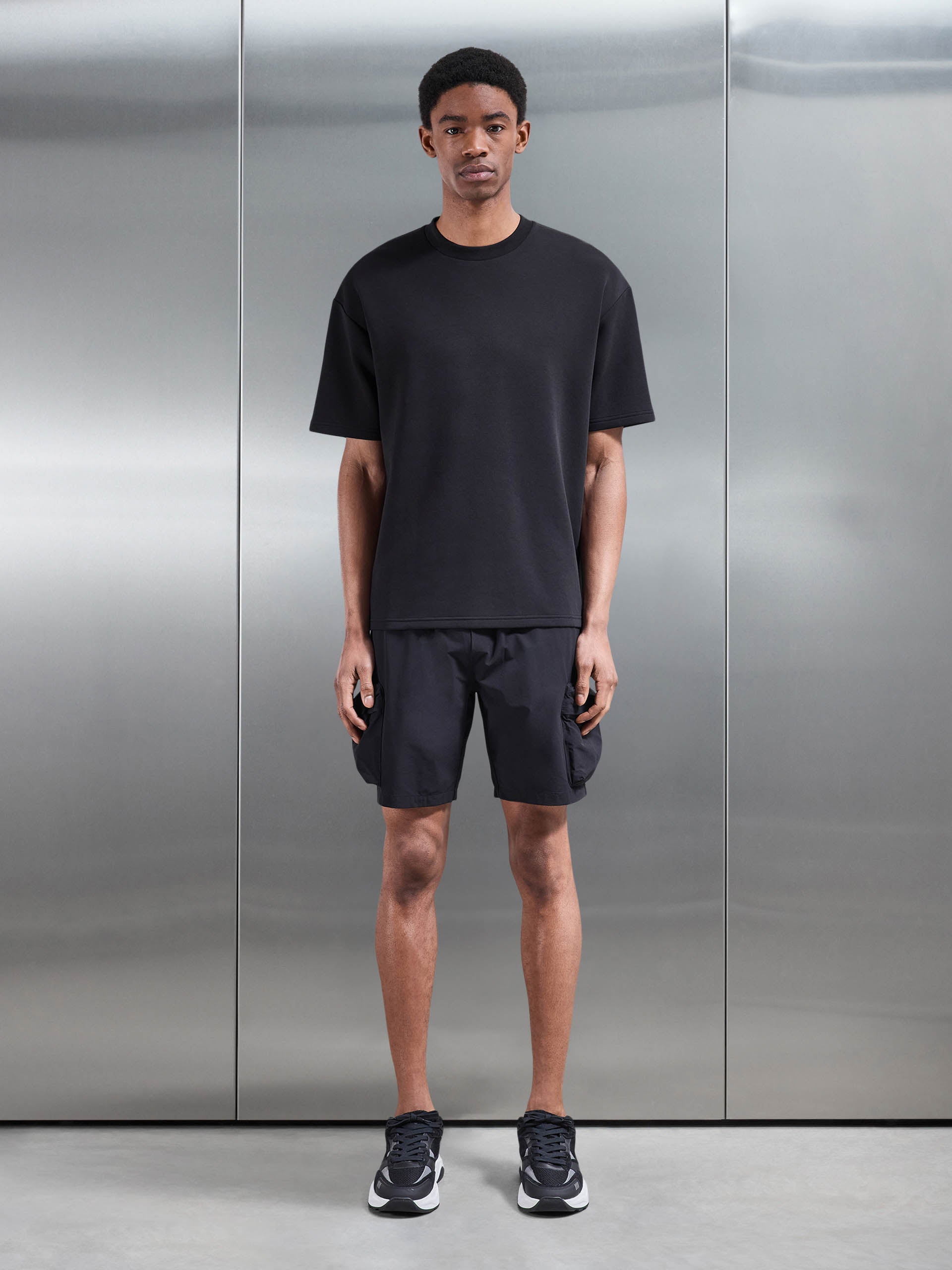 Mens 3D Pocket Cargo Short in Black