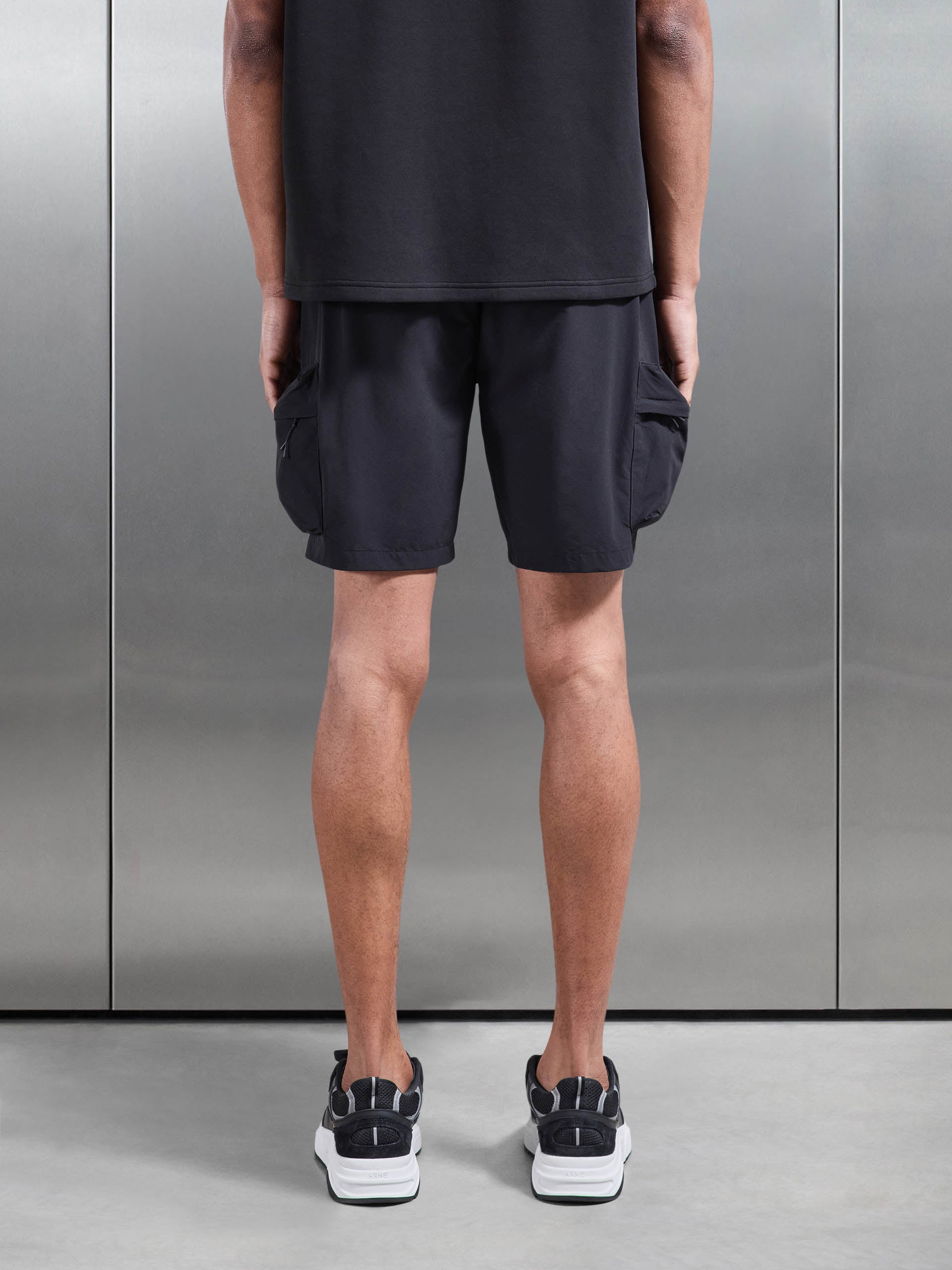 Mens 3D Pocket Cargo Short in Black