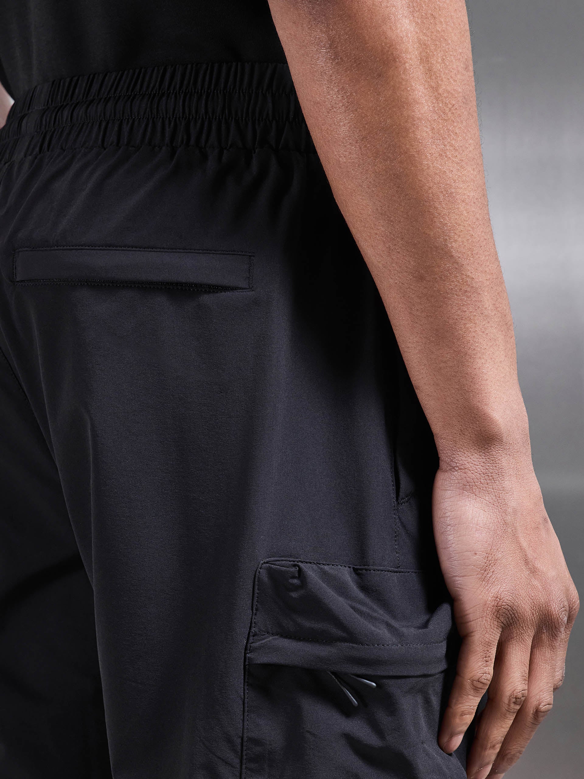 Mens 3D Pocket Cargo Short in Black