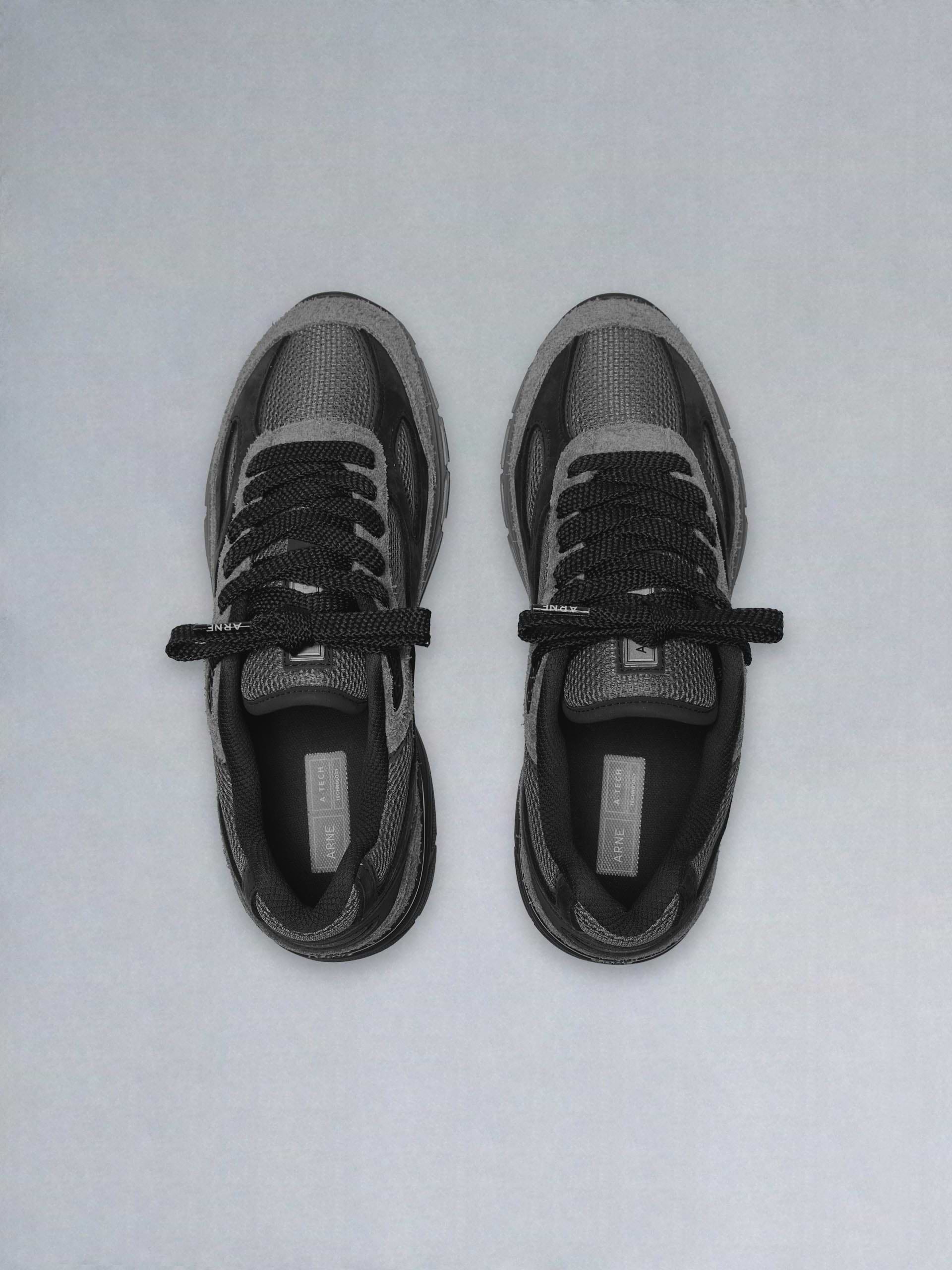 A-Tech 18 in Charcoal Black
