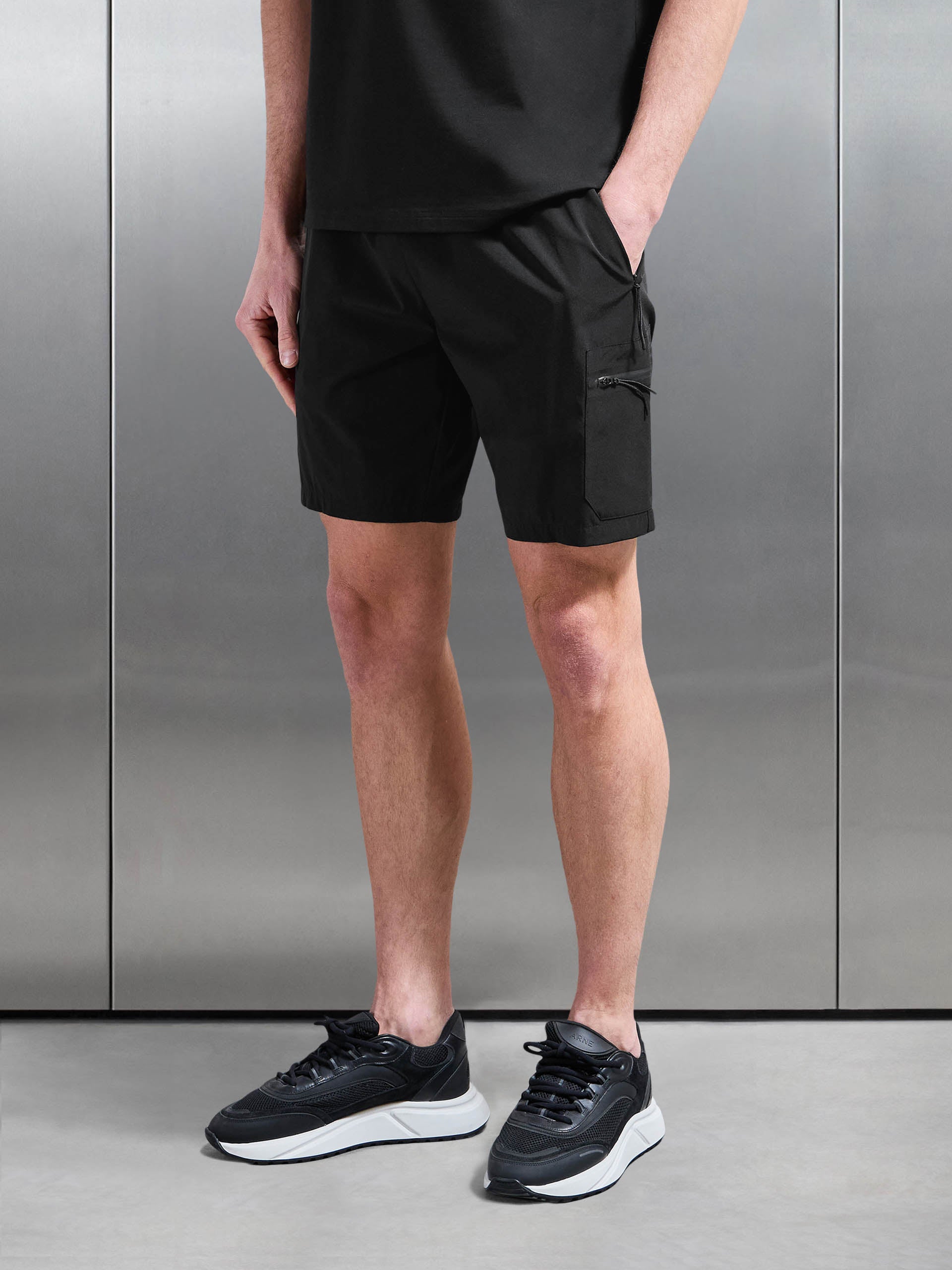 Mens Active Cargo Short in Black