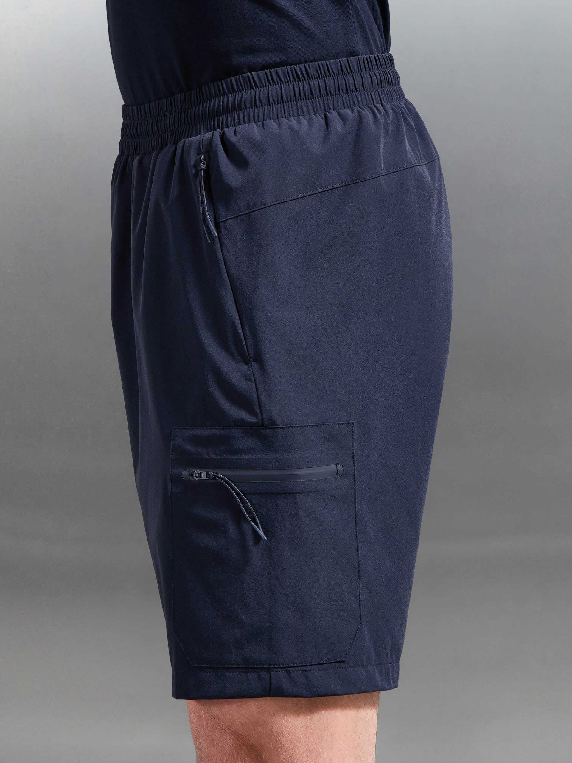 Mens Active Cargo Short in Navy