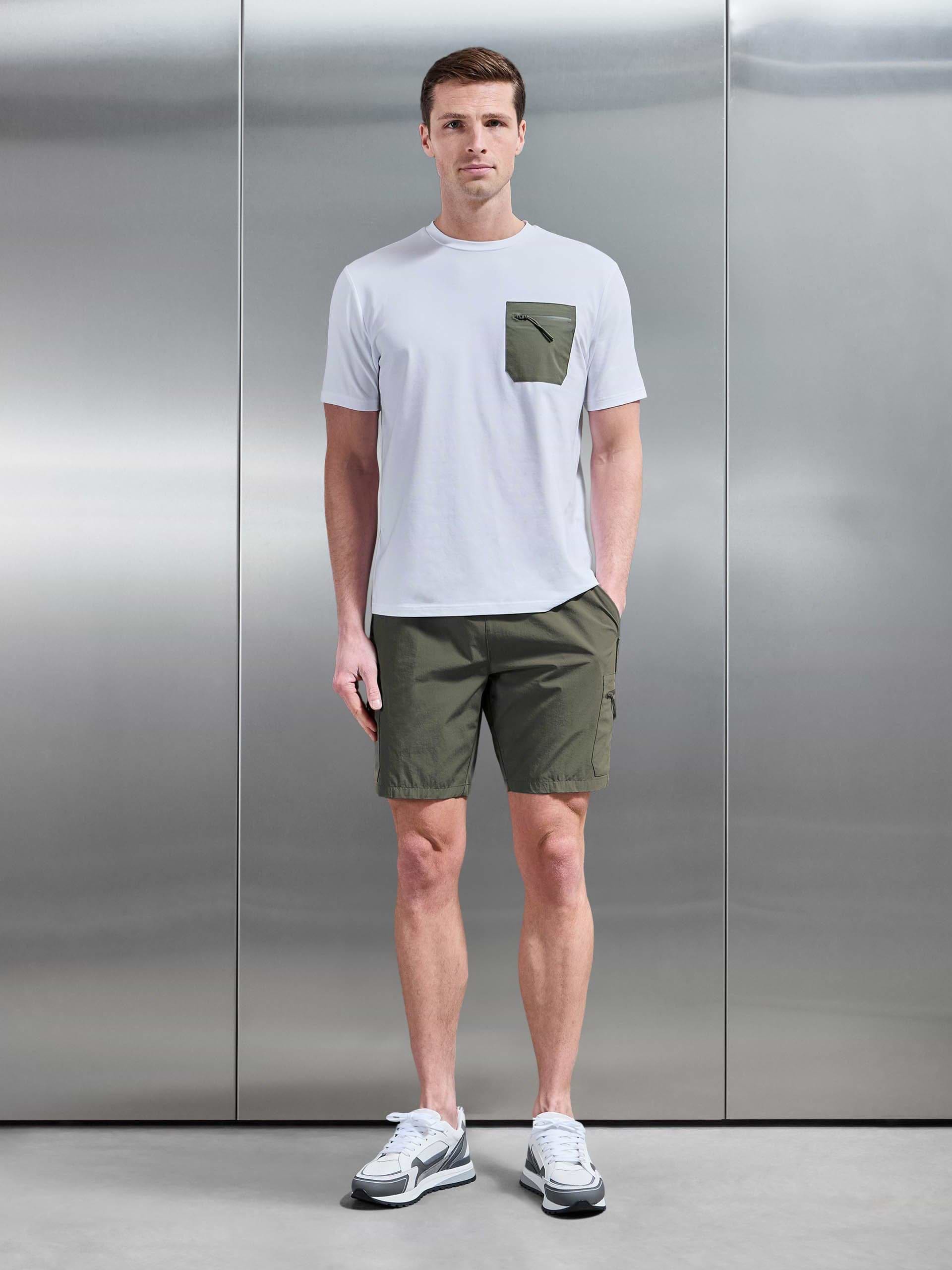 Mens Active Cargo Short in Olive