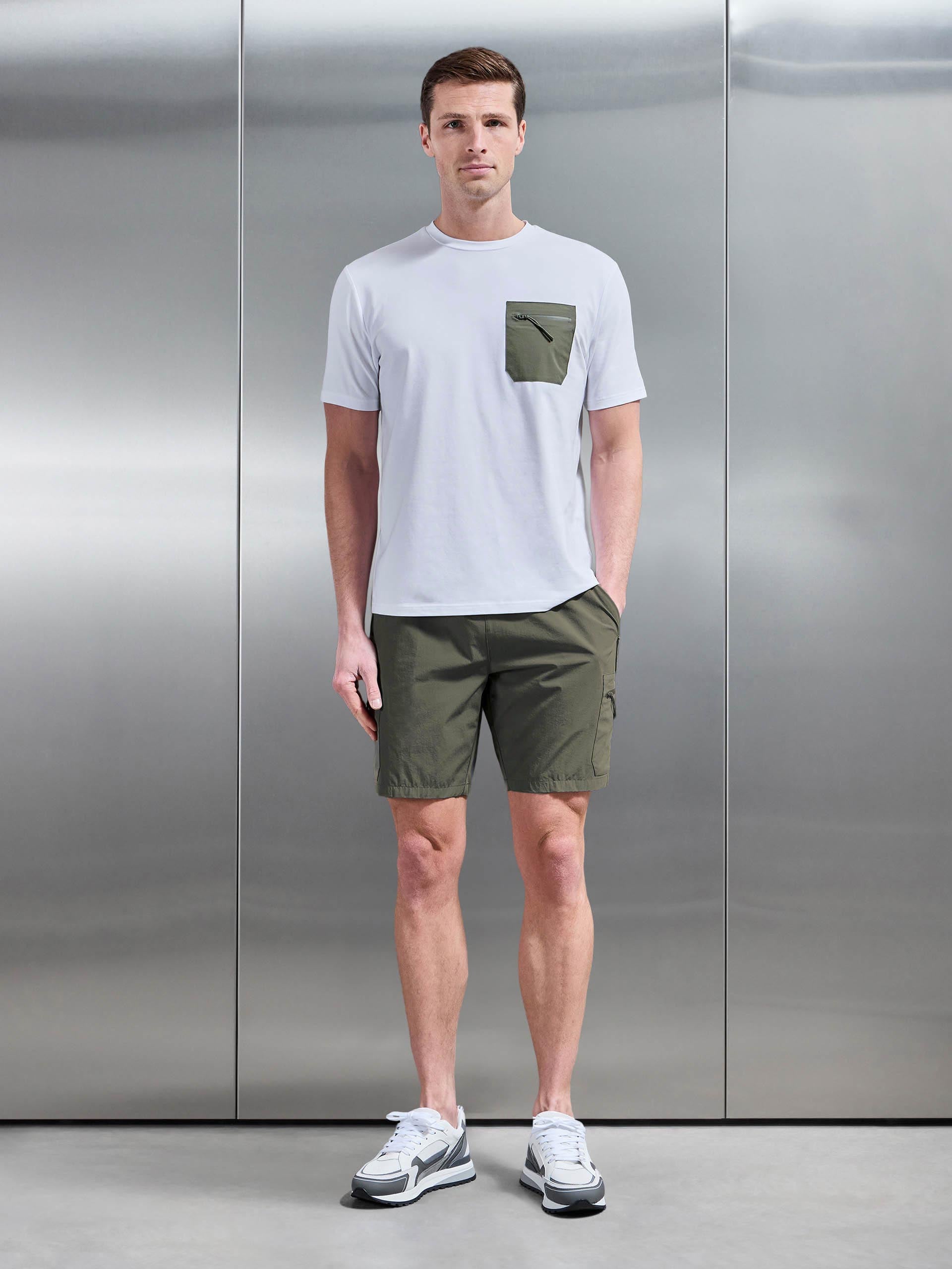 Mens Active Cargo Short in Olive