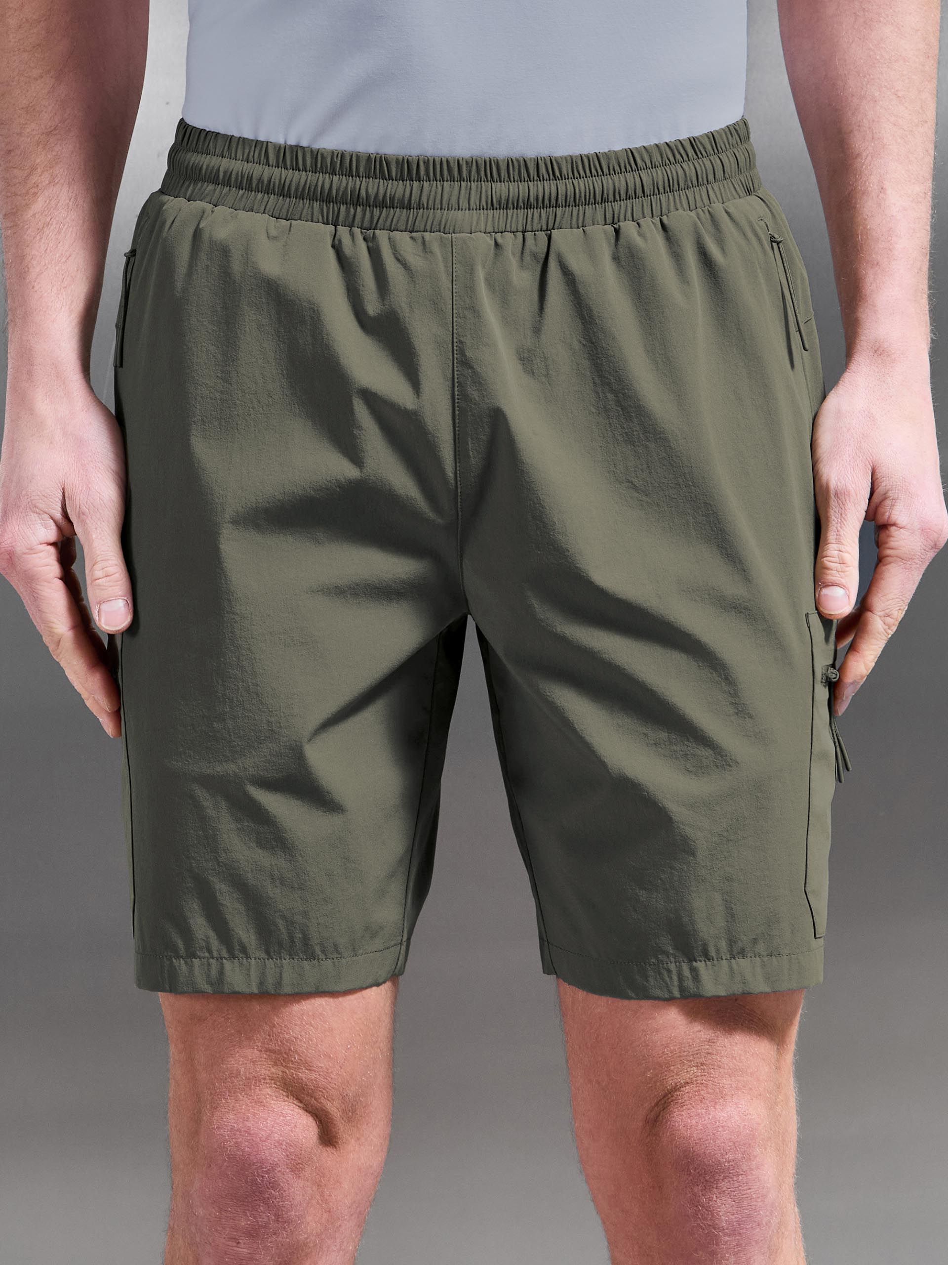 Mens Active Cargo Short in Olive