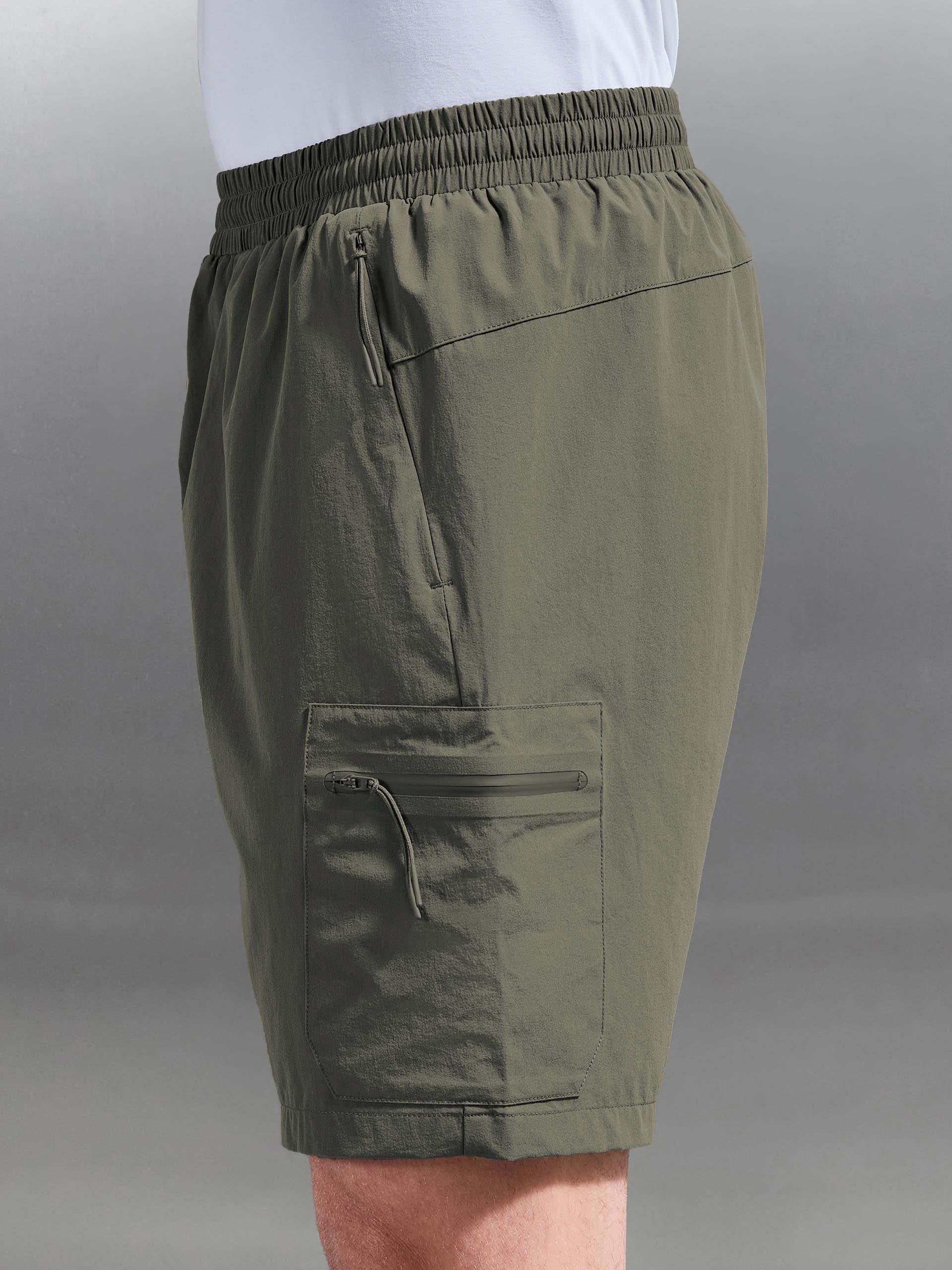 Mens Active Cargo Short in Olive