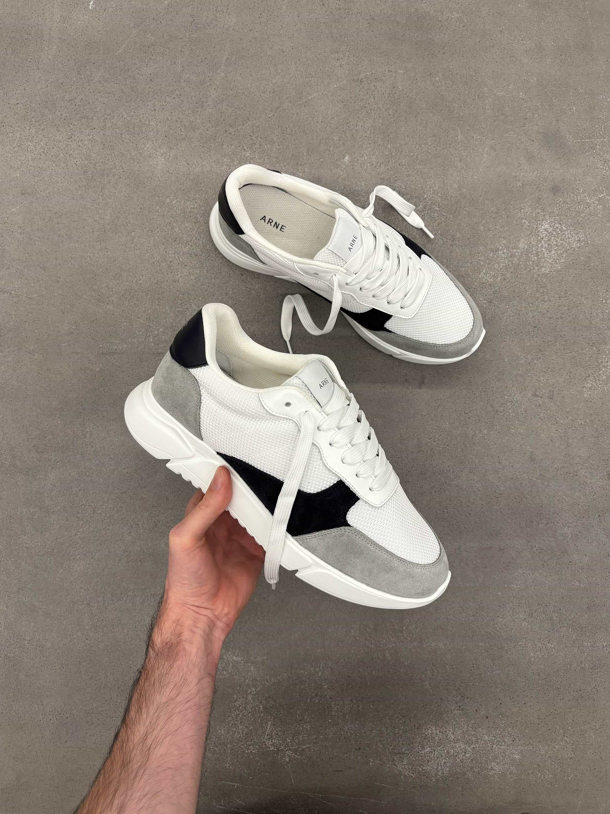 Active Runner in White Navy