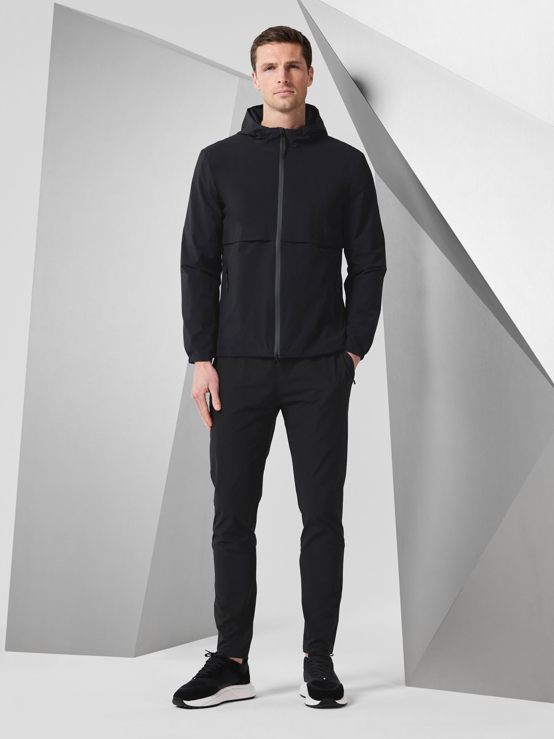 Mens Active Shell Windbreaker in Black