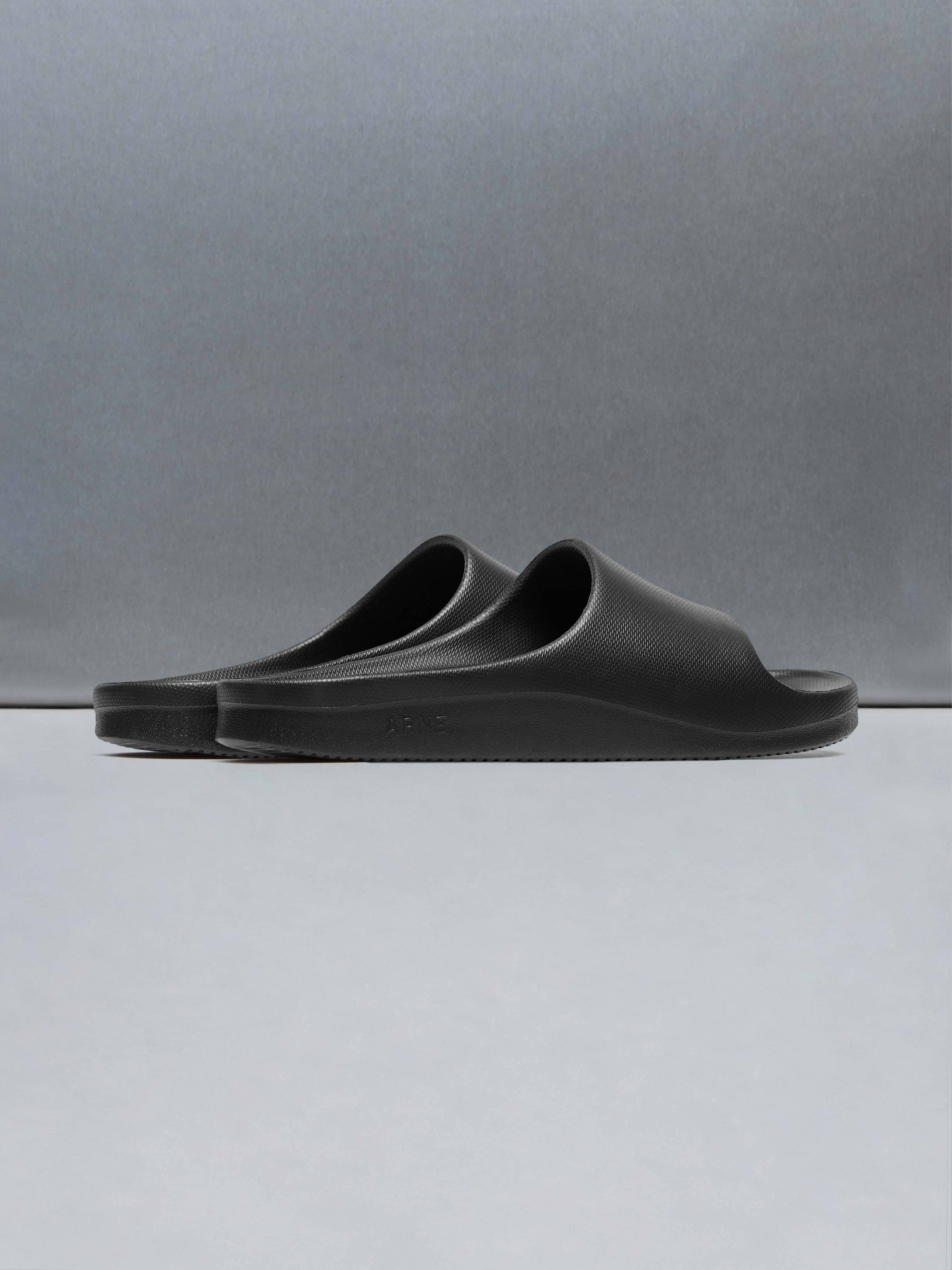 Active Slide in Black