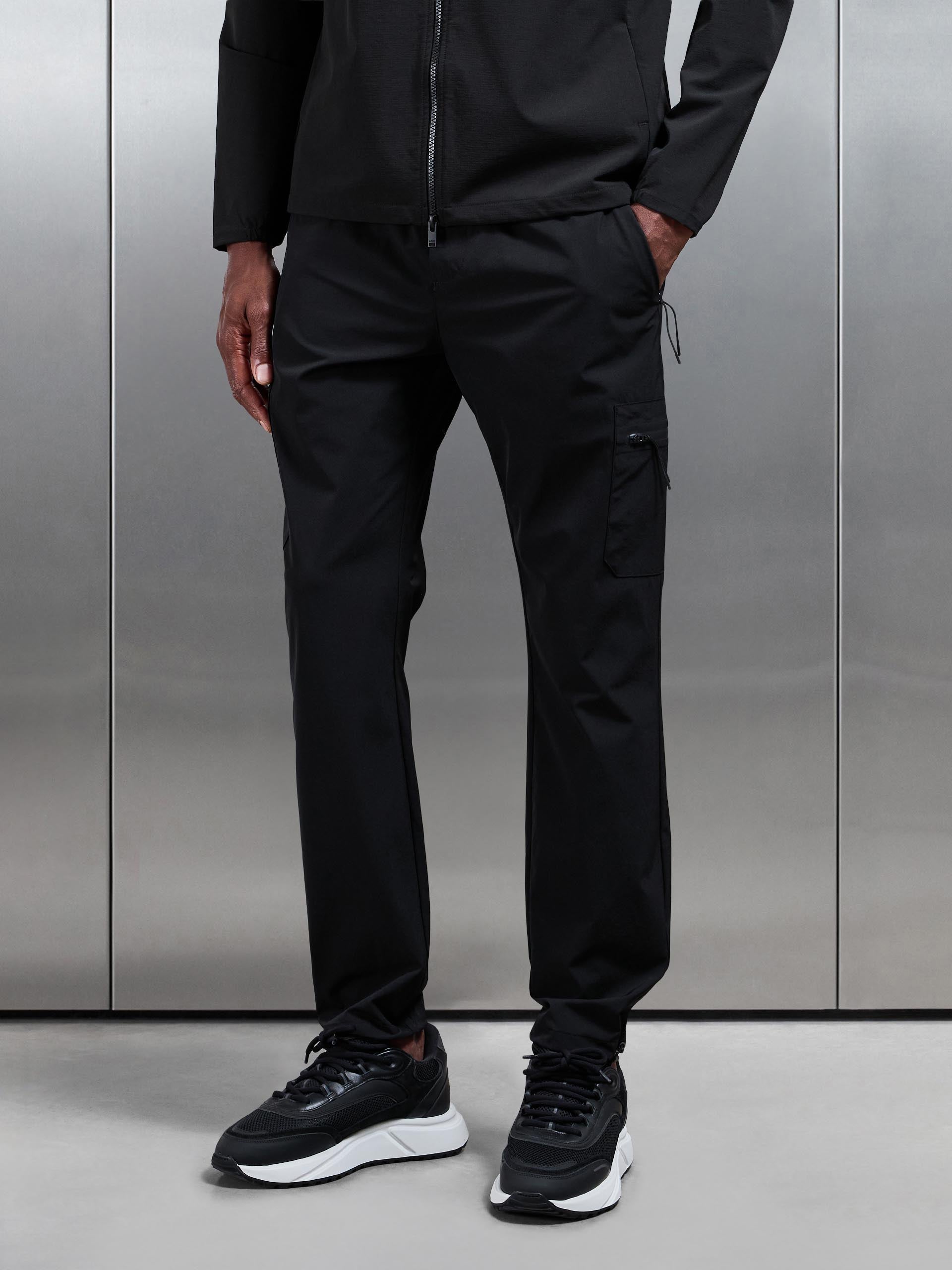 Mens Active Technical Cargo Pant in Black