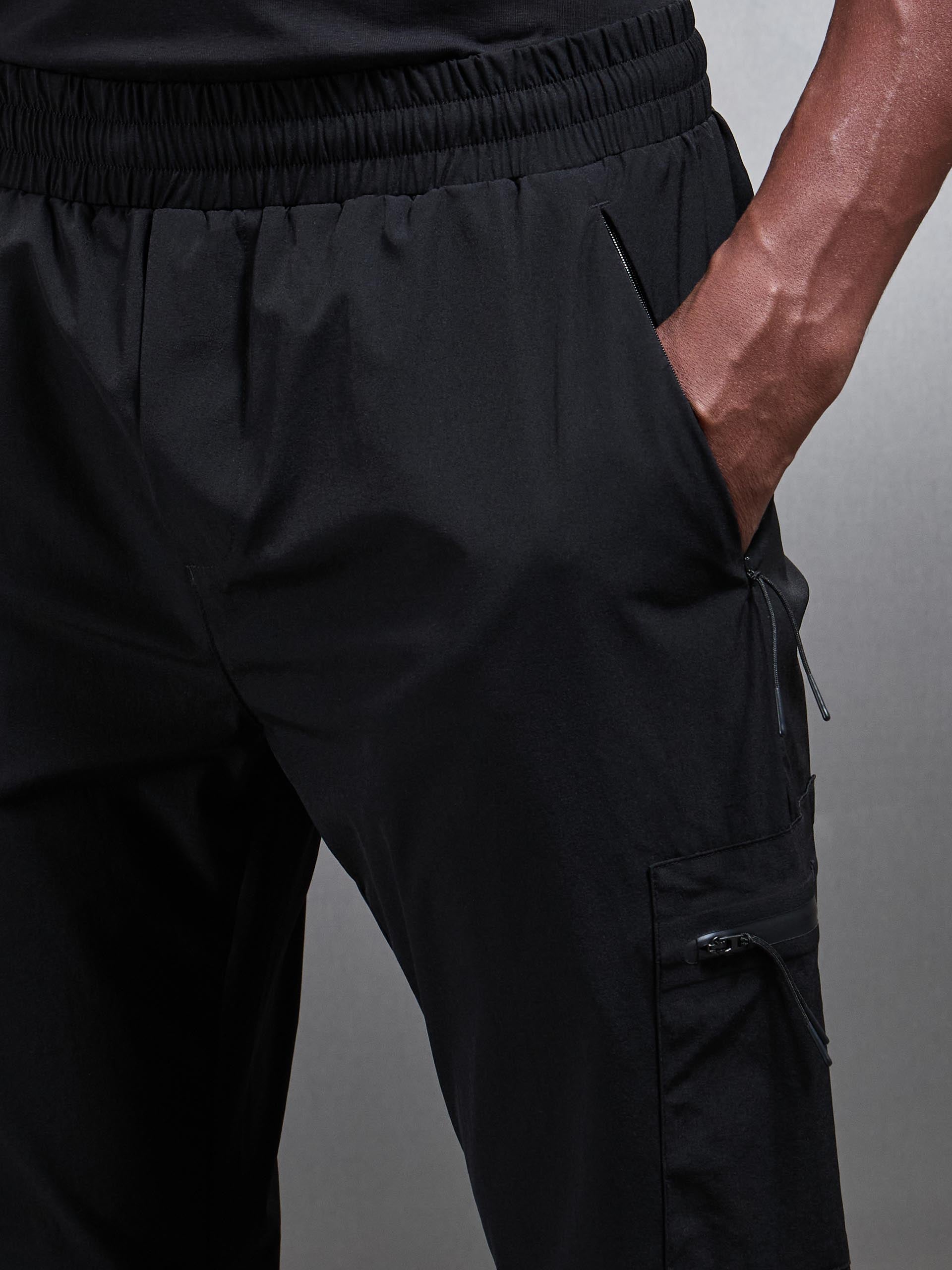 Mens Active Technical Cargo Pant in Black
