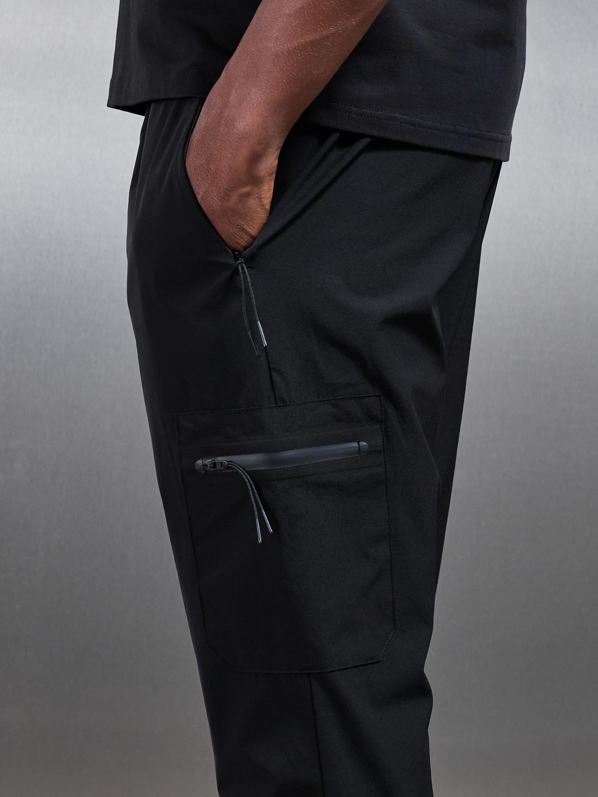 Mens Active Technical Cargo Pant in Black