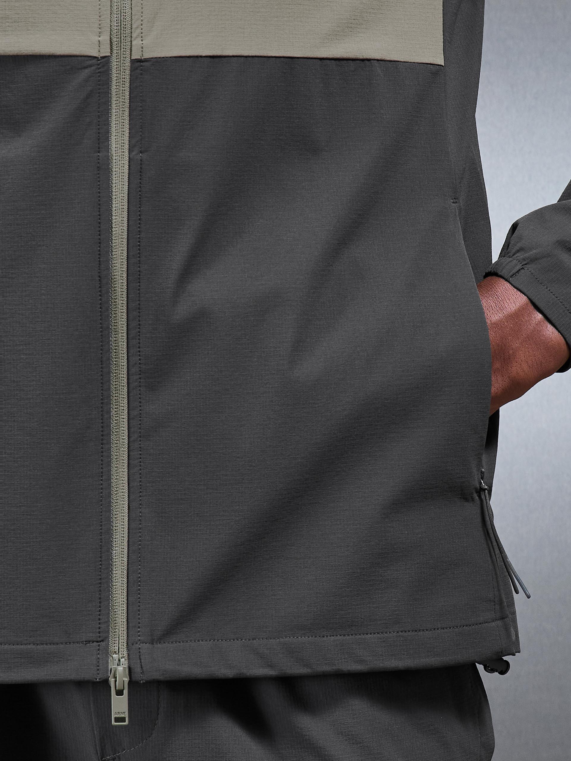 Mens Active Technical Colour Block Windbreaker in Olive Grey