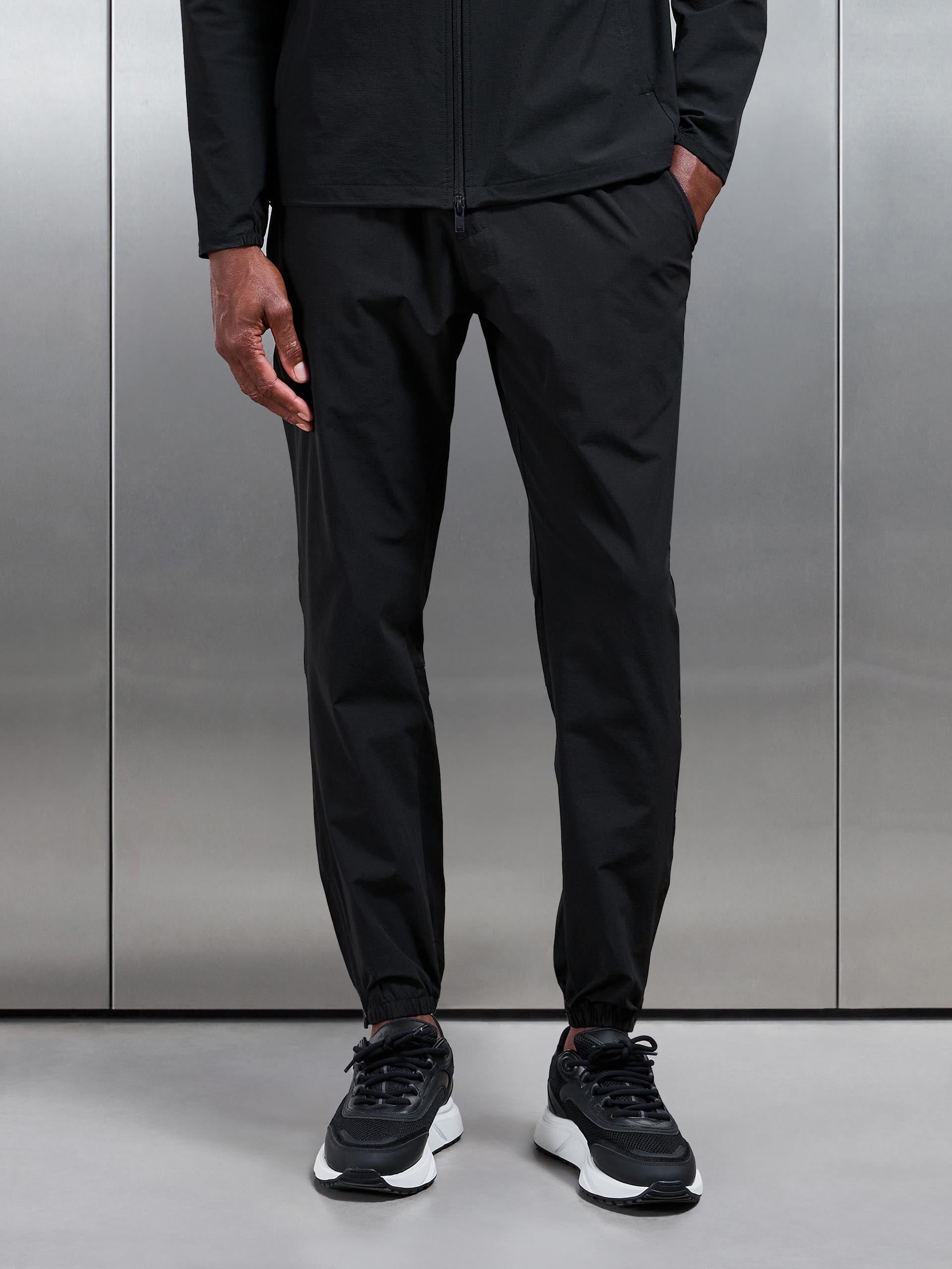 Mens Active Technical Cuffed Trackpant in Black