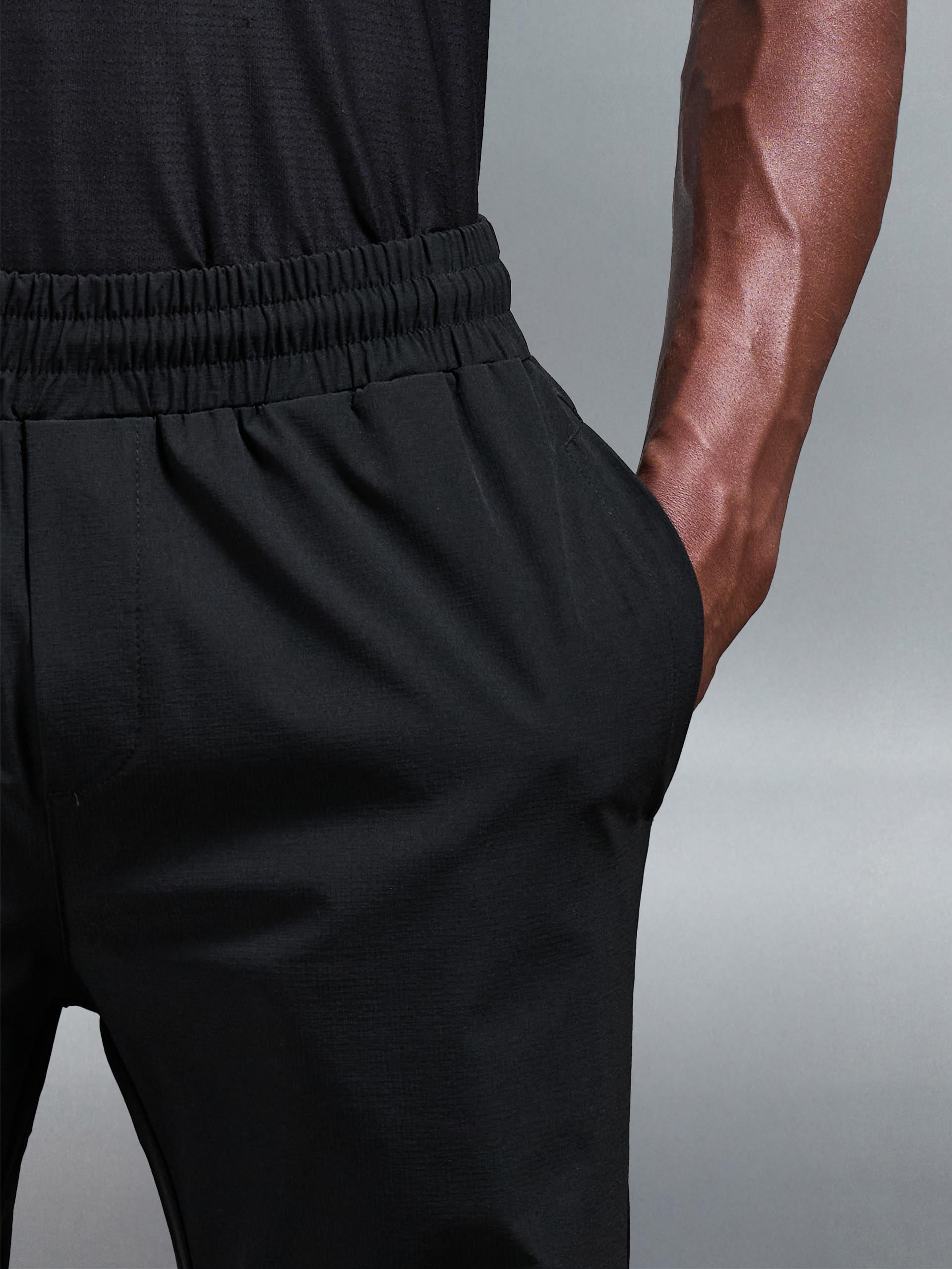 Mens Active Technical Tapered Trackpant in Black
