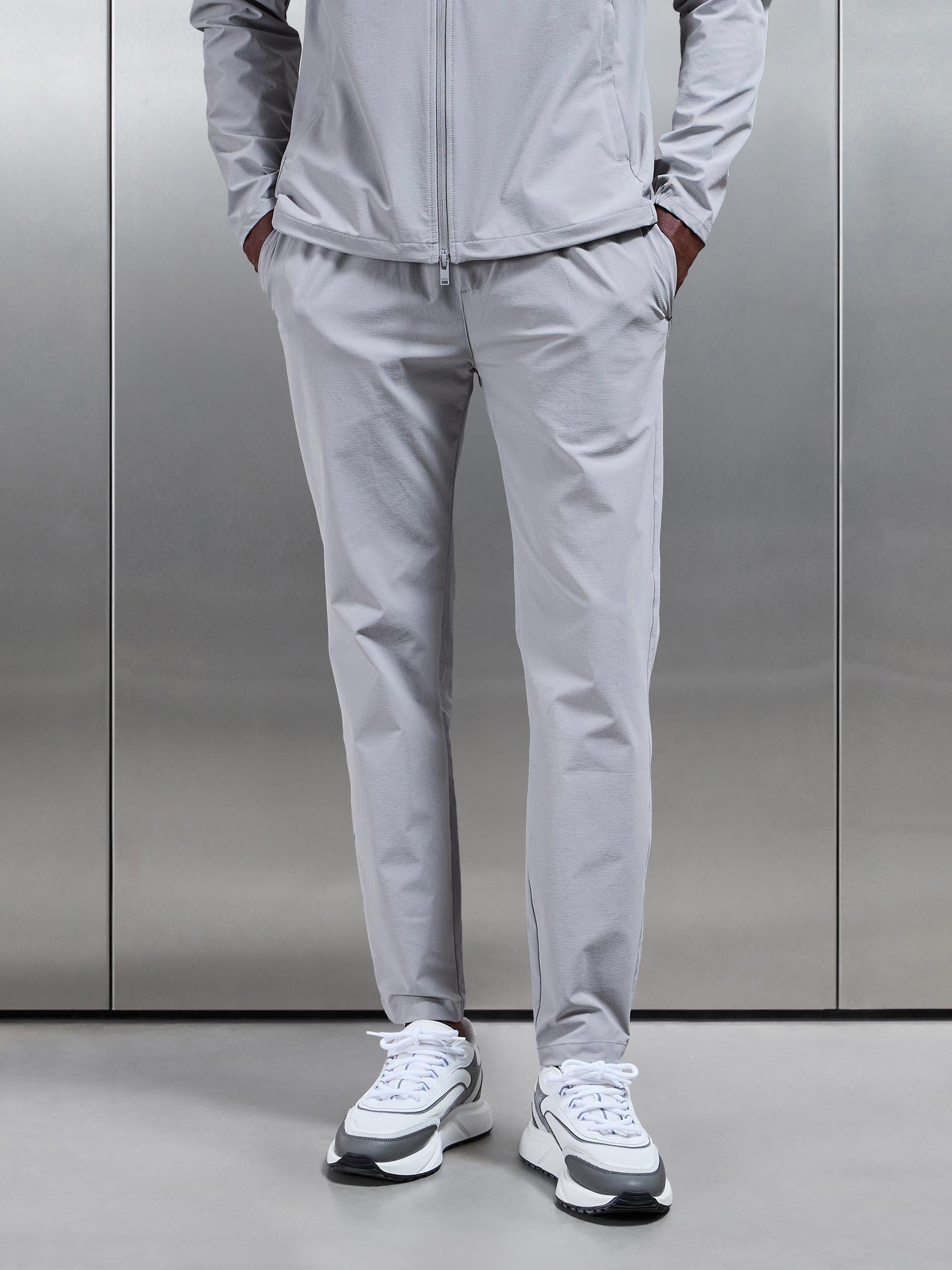 Mens Active Technical Tapered Trackpant in Mid Grey