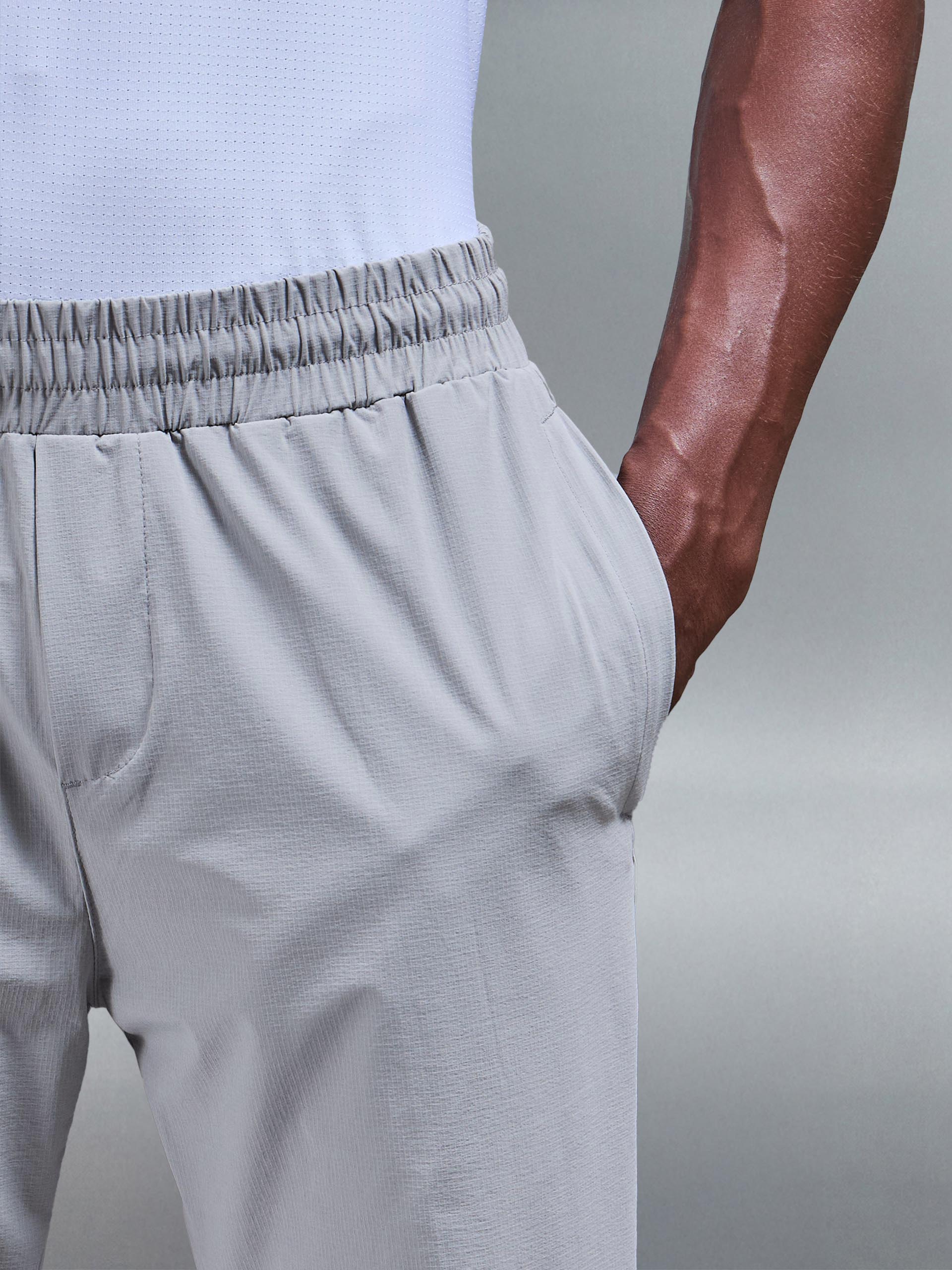 Mens Active Technical Tapered Trackpant in Mid Grey