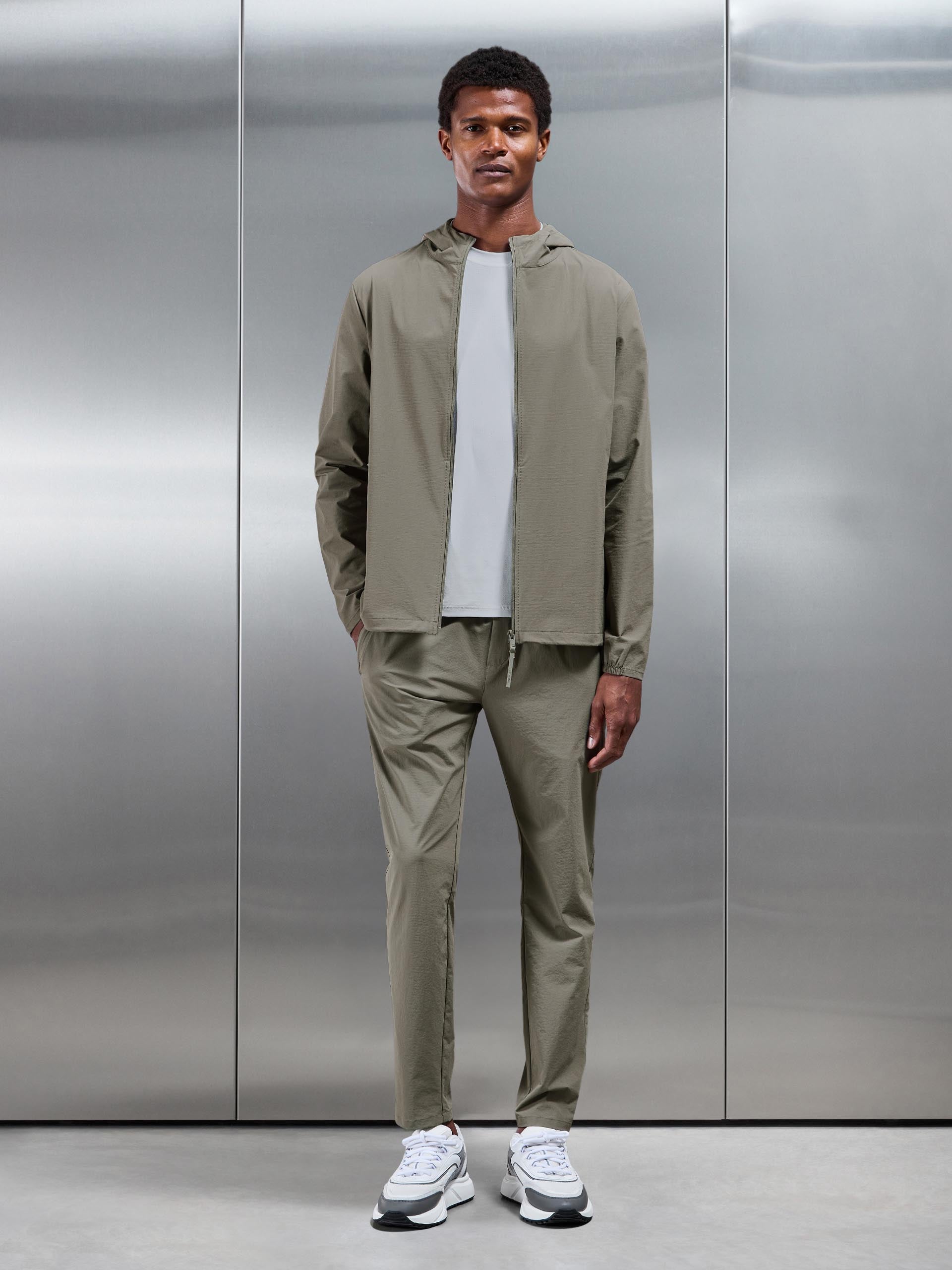 Mens Active Technical Windbreaker in Olive