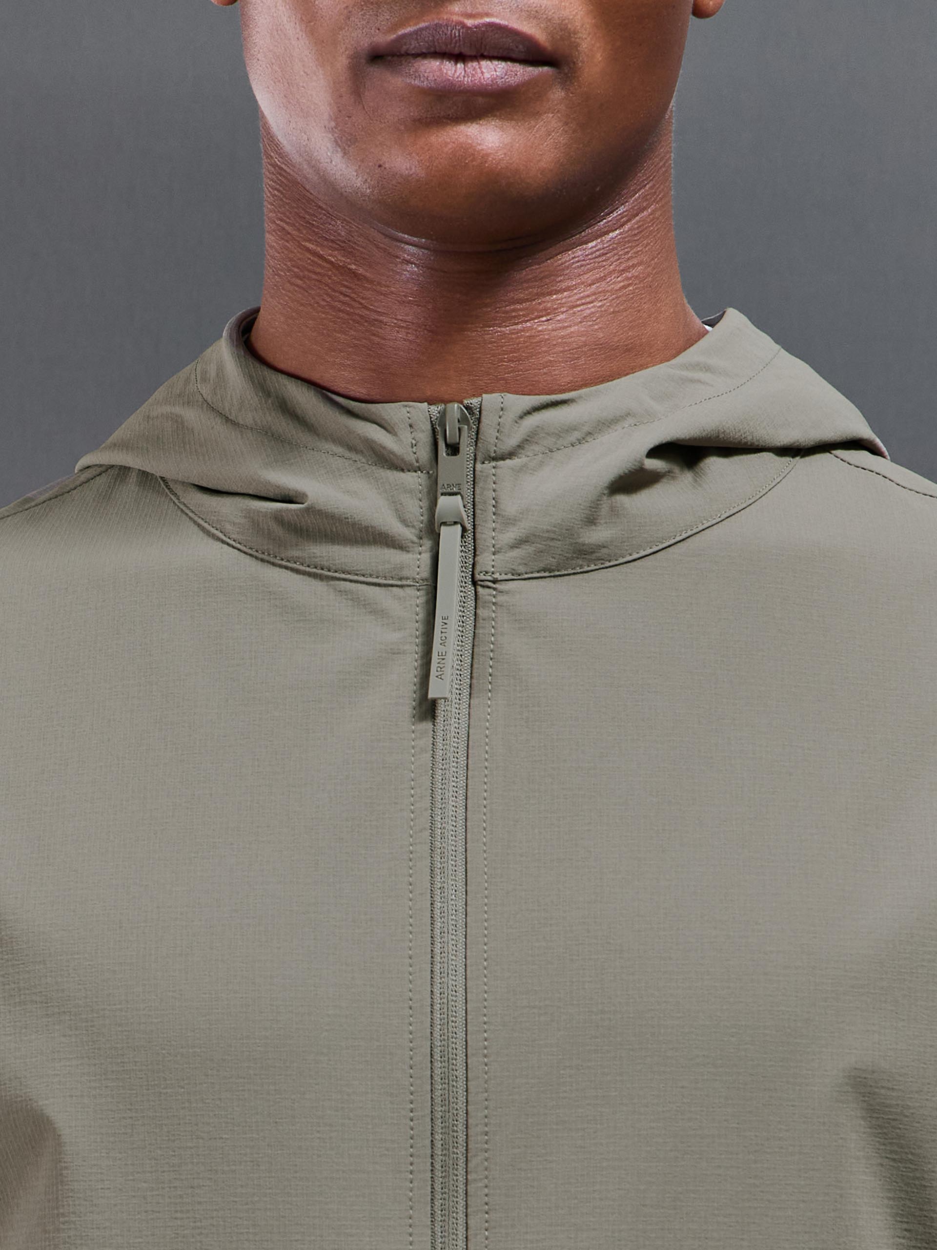 Mens Active Technical Windbreaker in Olive