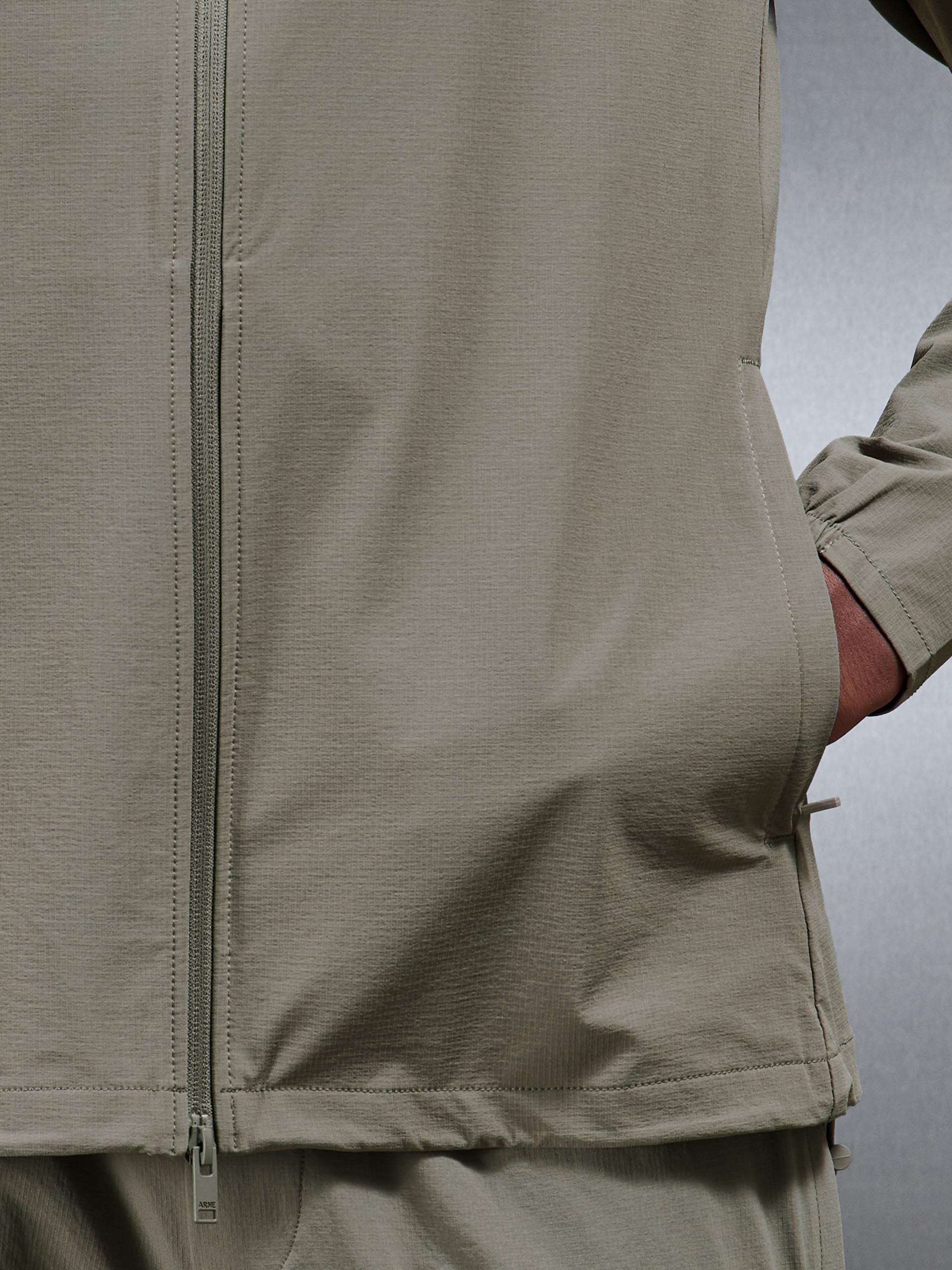 Mens Active Technical Windbreaker in Olive