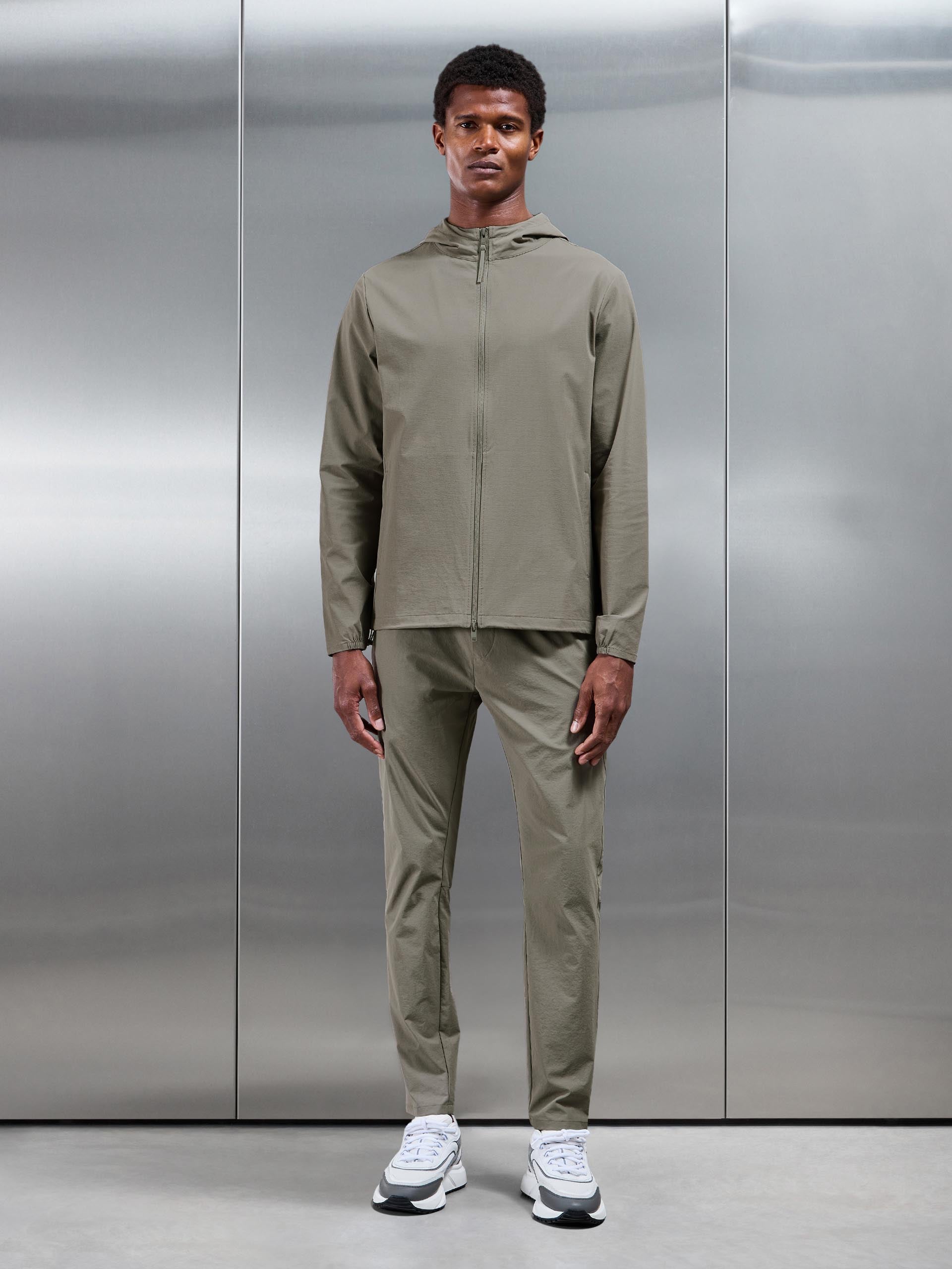 Mens Active Technical Windbreaker in Olive