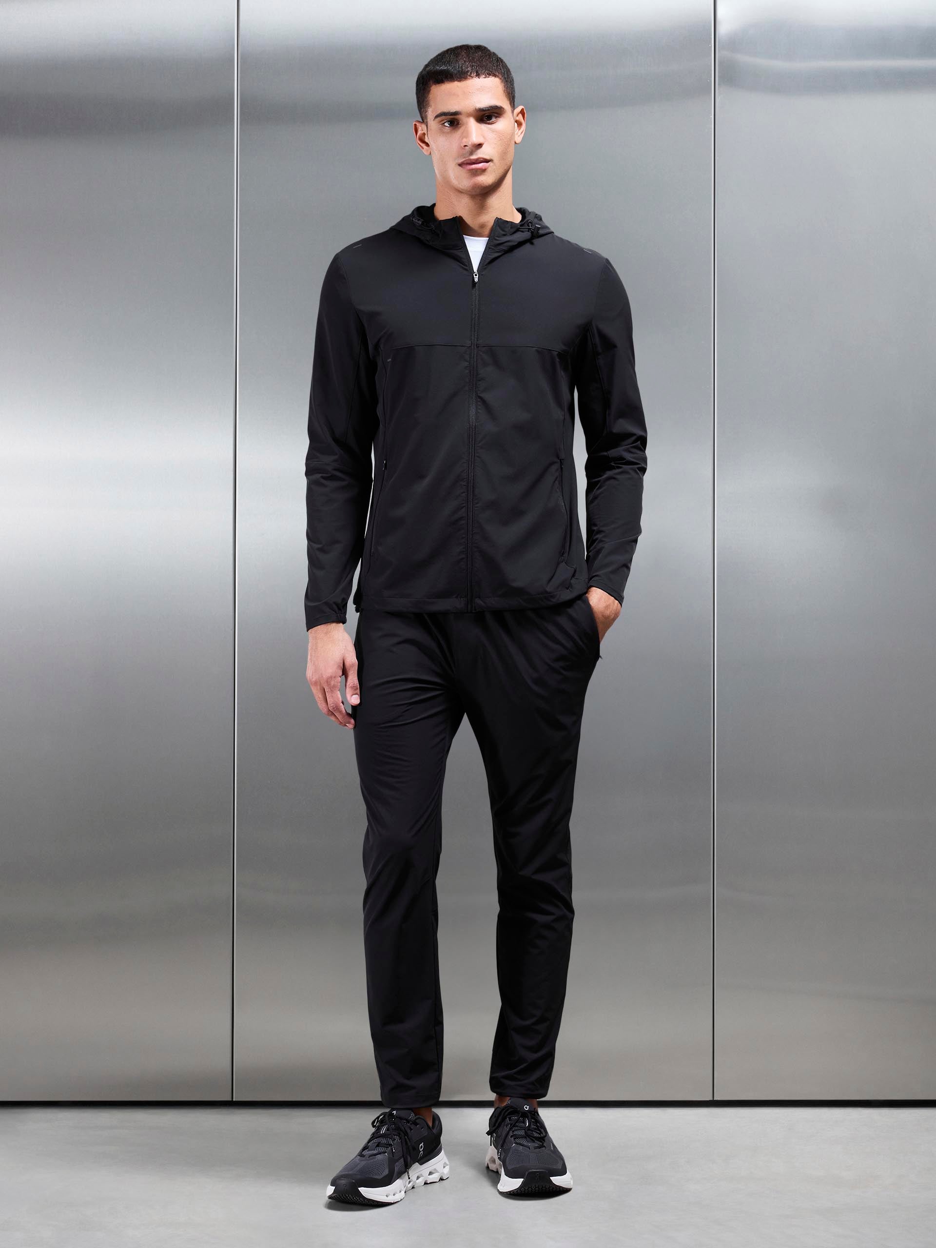 Mens Active Windbreaker in Black