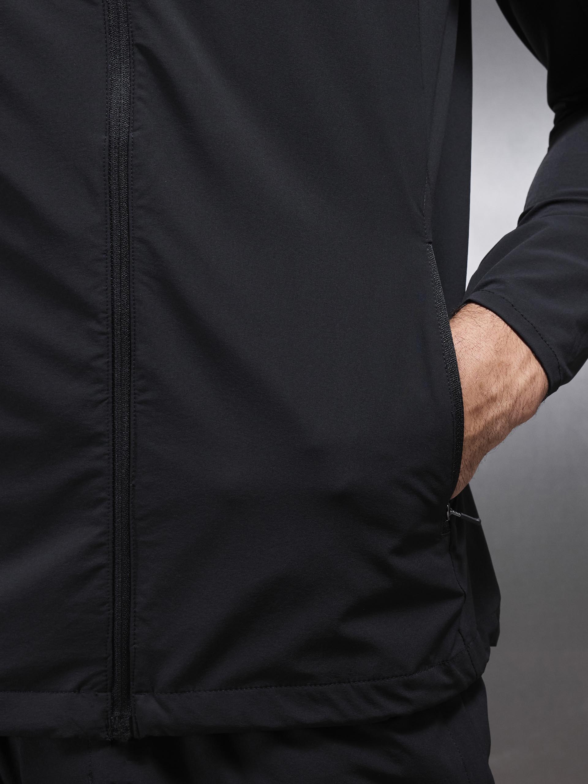 Mens Active Windbreaker in Black