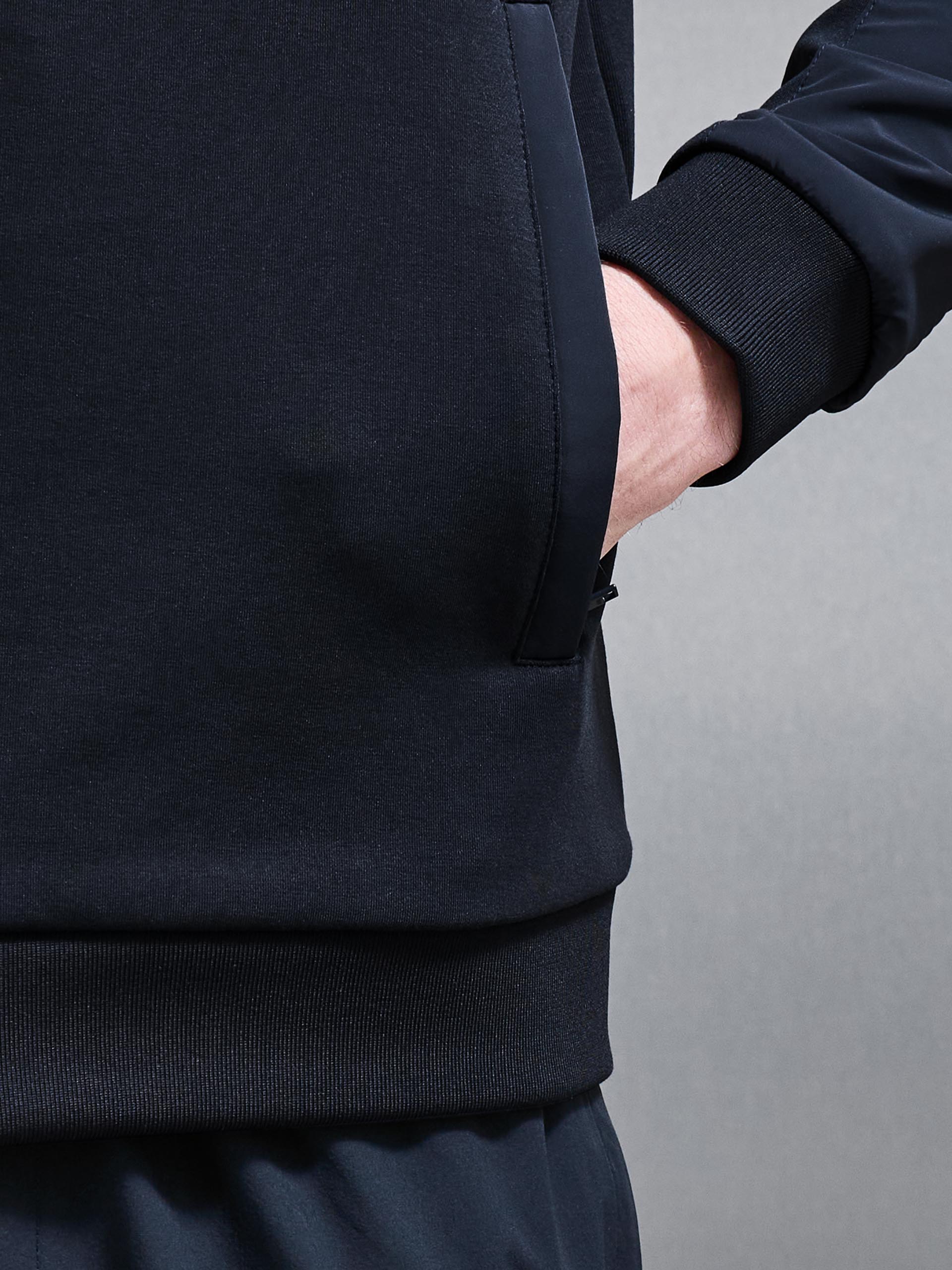 Mens Apex Hybrid Jersey Windbreaker in Navy