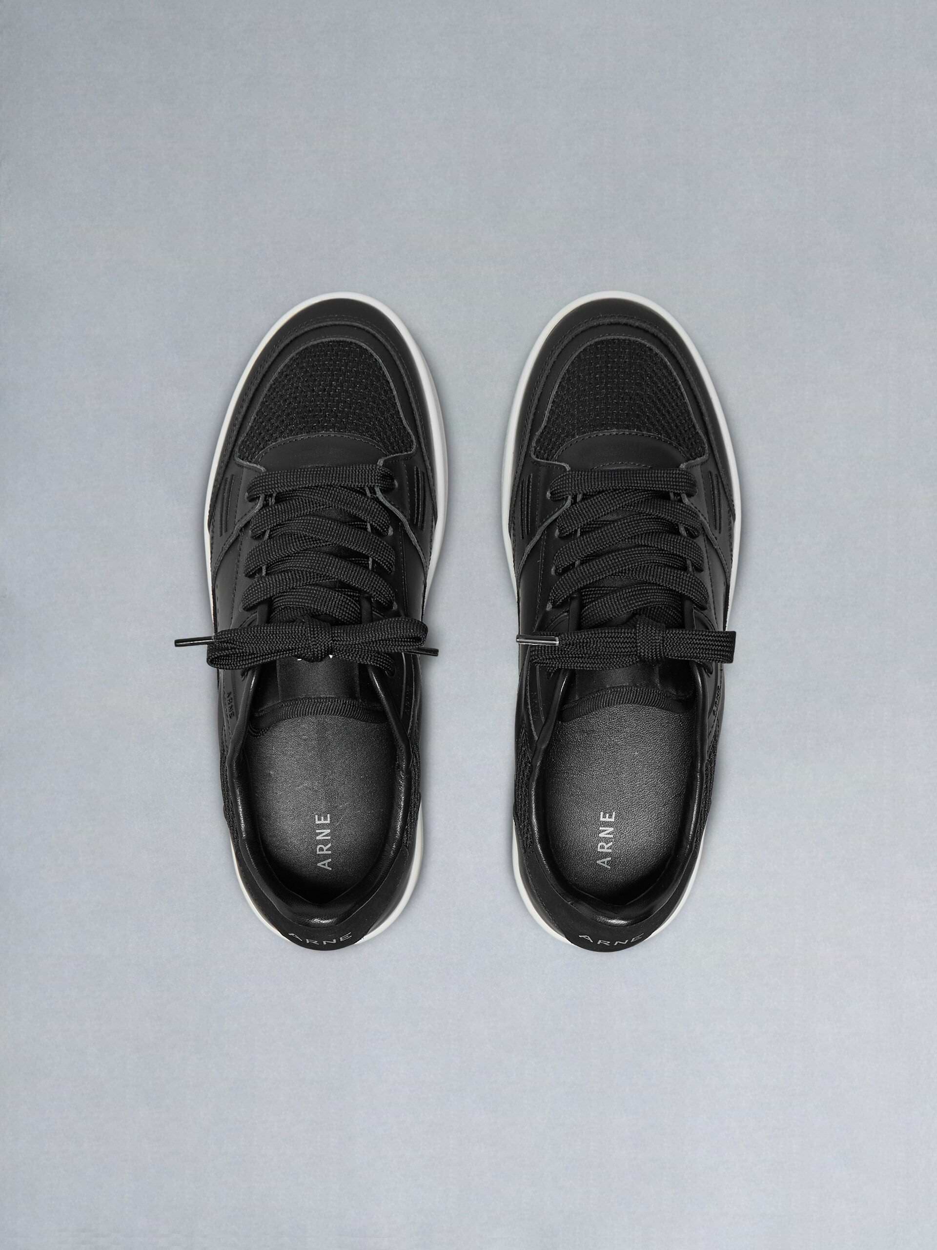 Arena Trainer 2.0 in Black