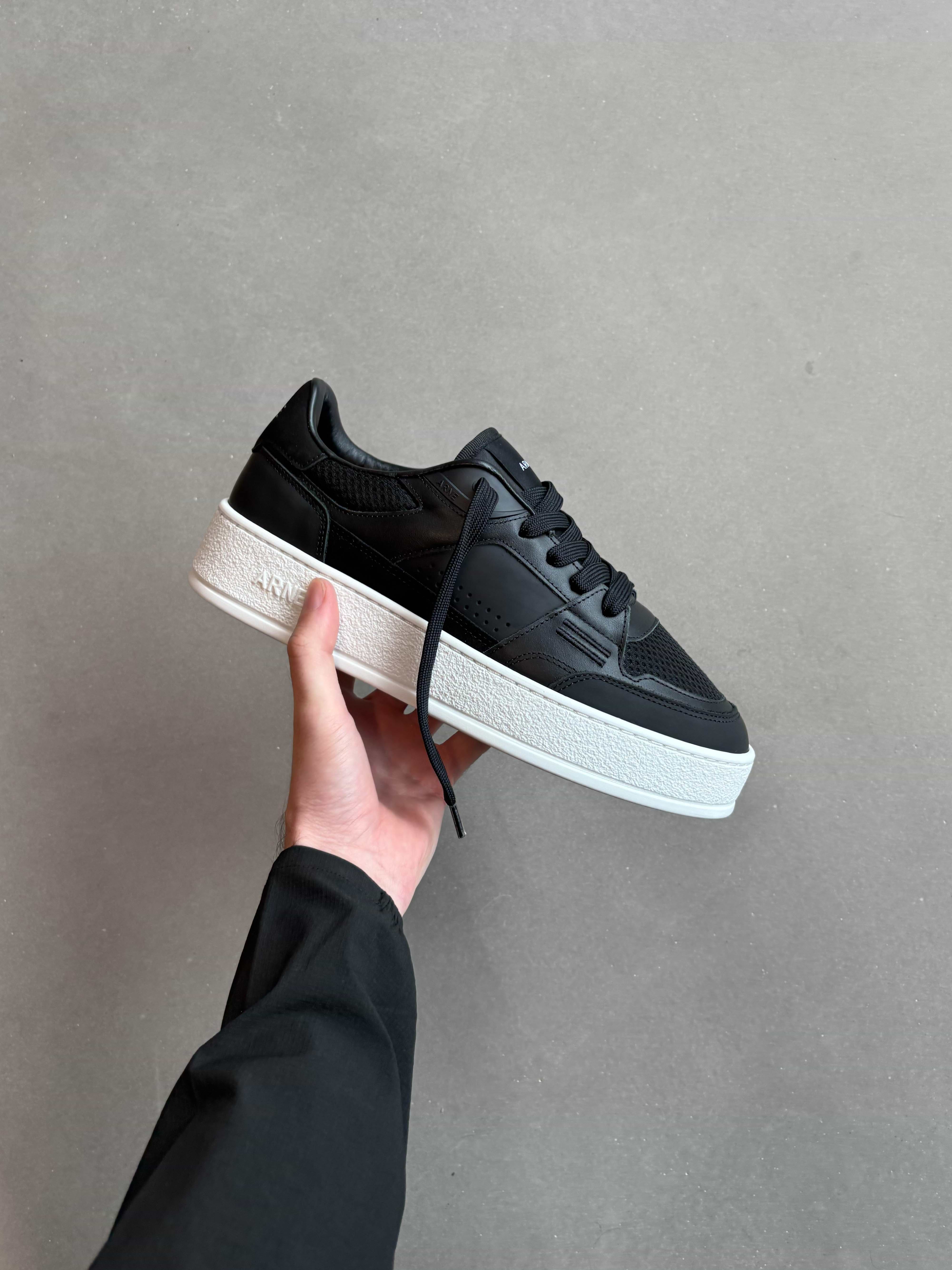 Arena Trainer 2.0 in Black