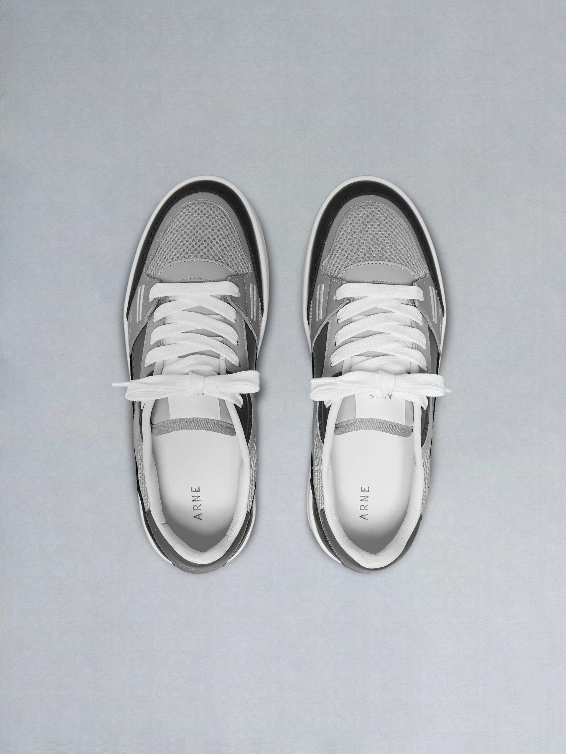 Arena Trainer 2.0 in Grey Black