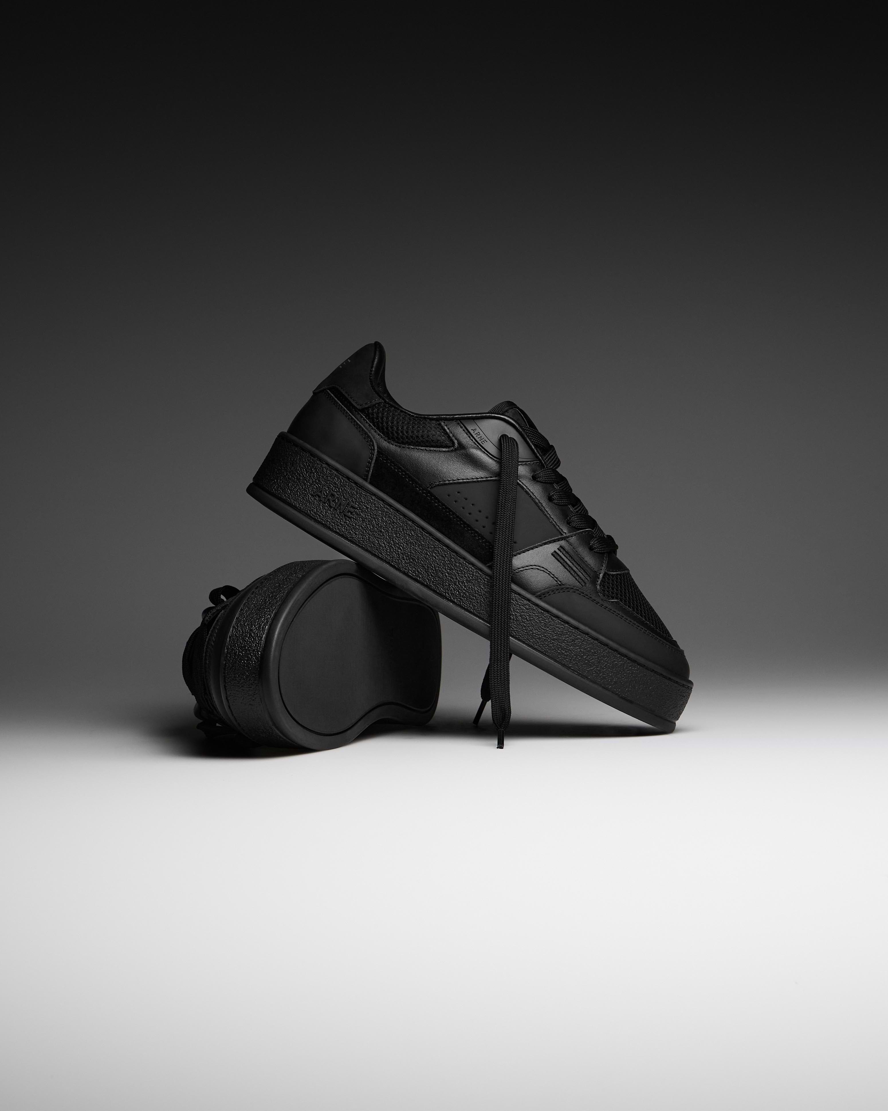 Mens Arena Trainer 2.0 in Triple Black