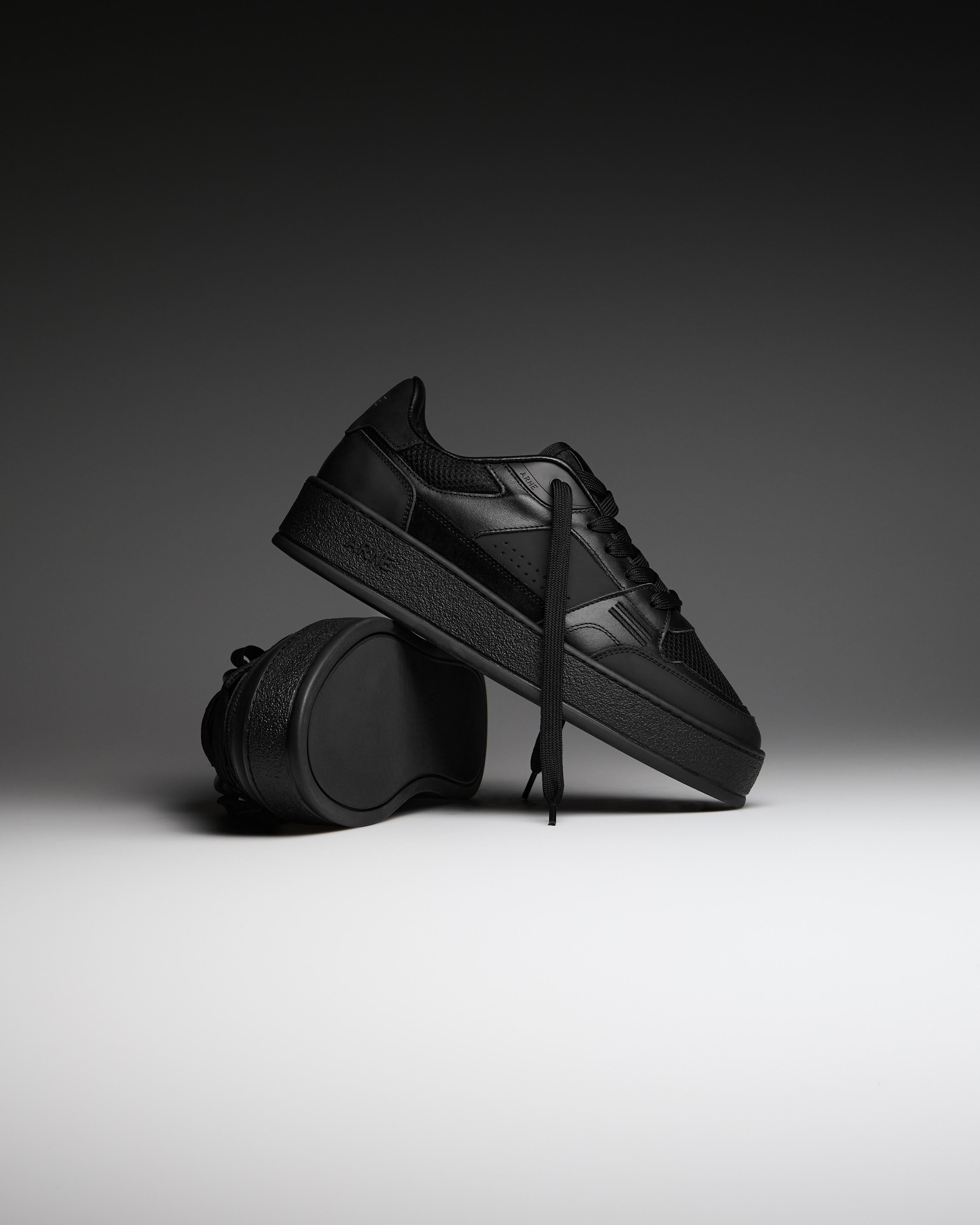 Mens Arena Trainer 2.0 in Triple Black