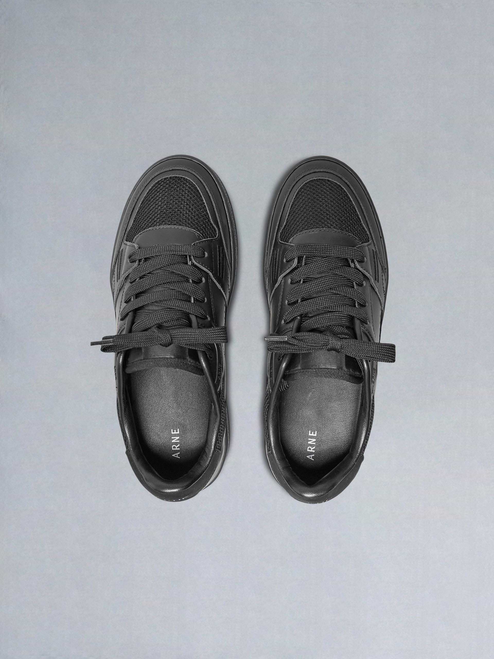 Arena Trainer 2.0 in Triple Black