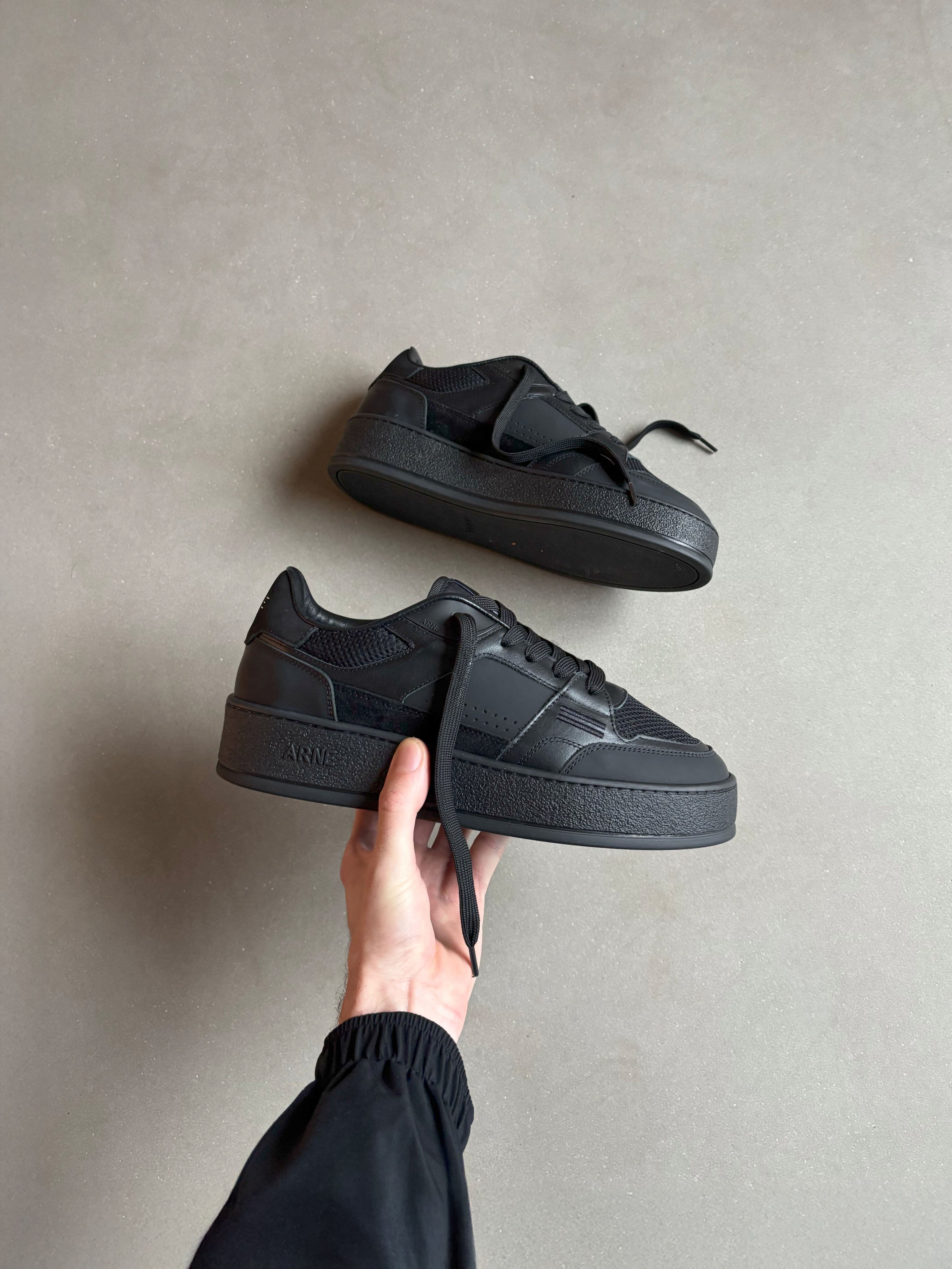 Mens Arena Trainer 2.0 in Triple Black