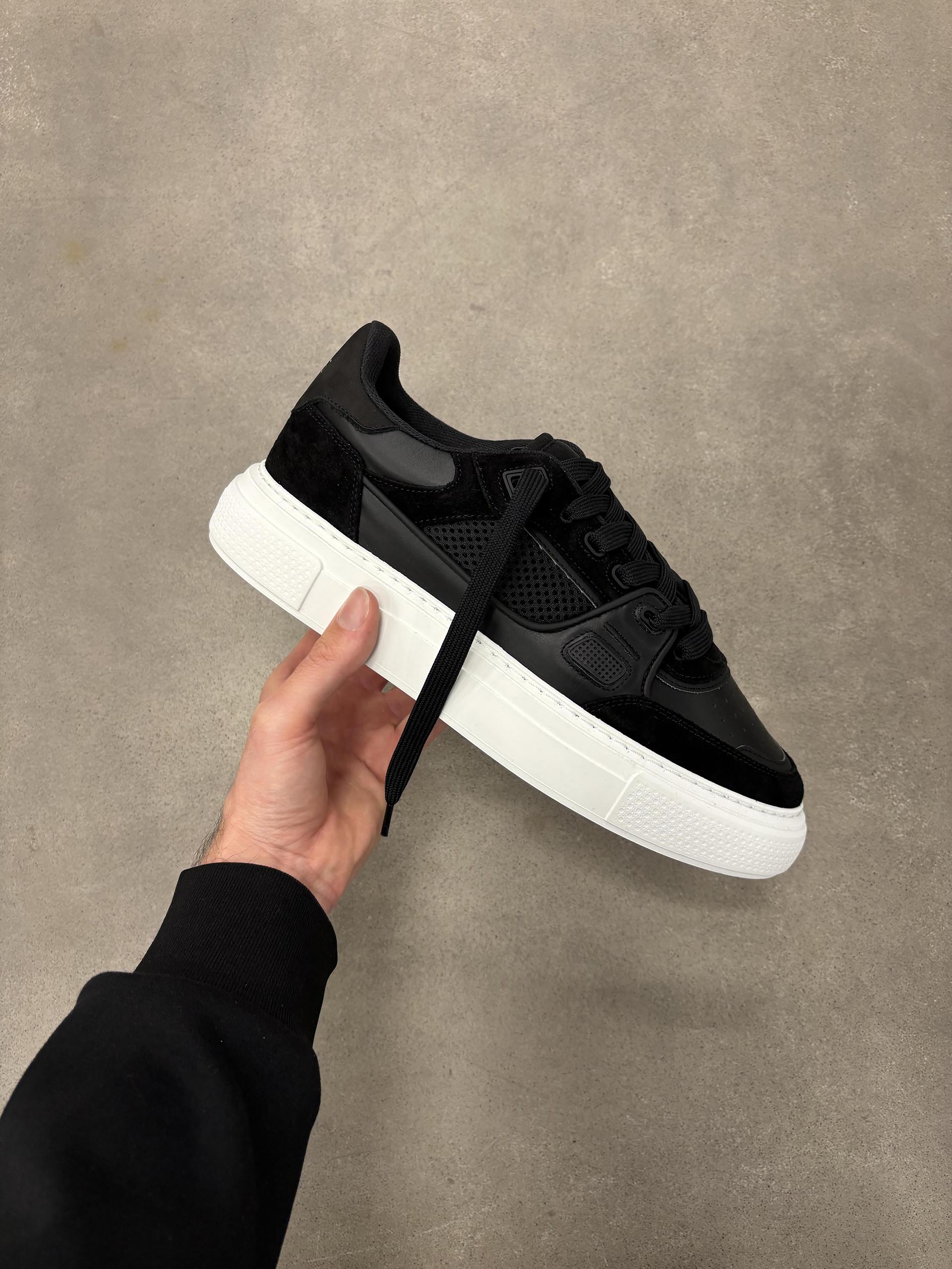 Mens Atlas Trainer in Black