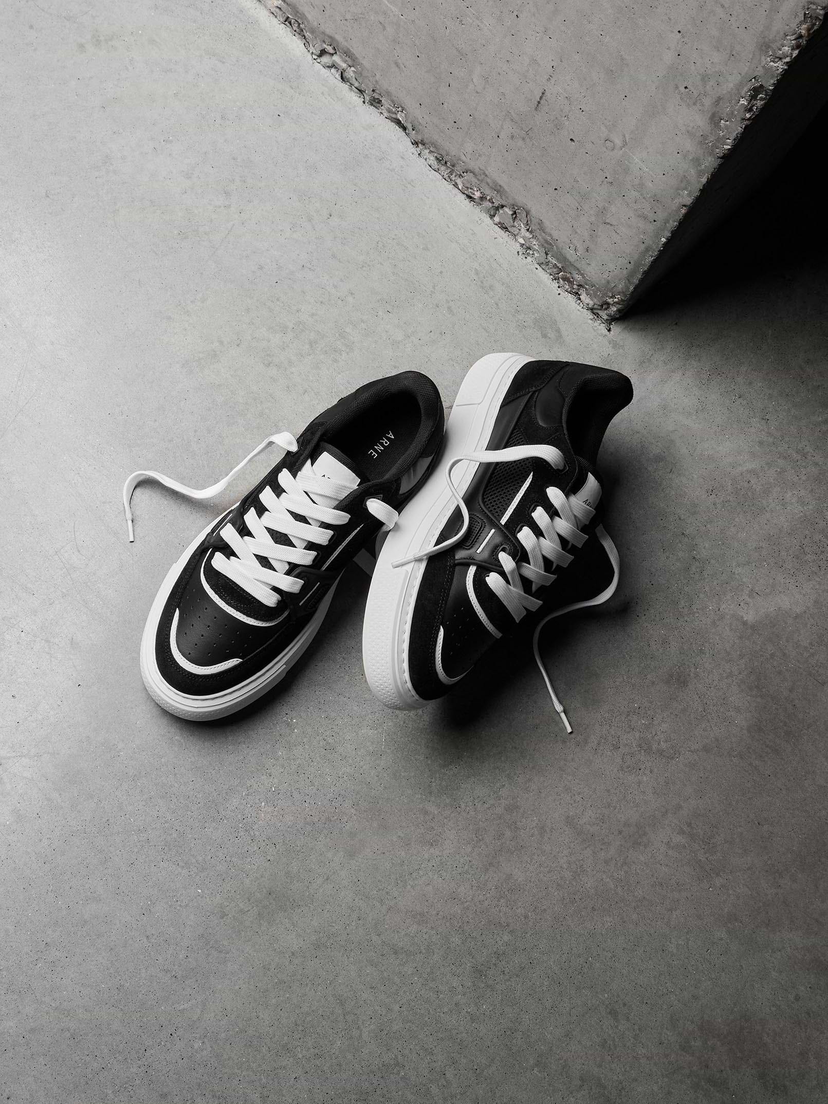 Mens Atlas Trainer in Black White