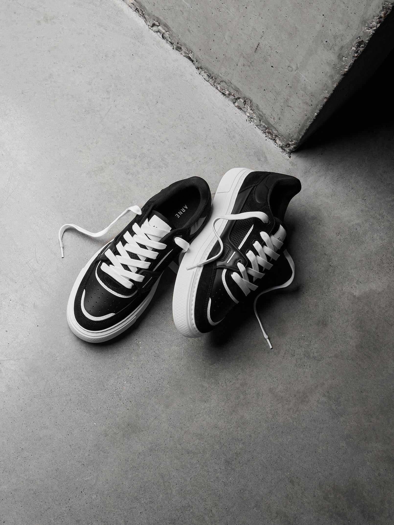 Mens Atlas Trainer in Black White