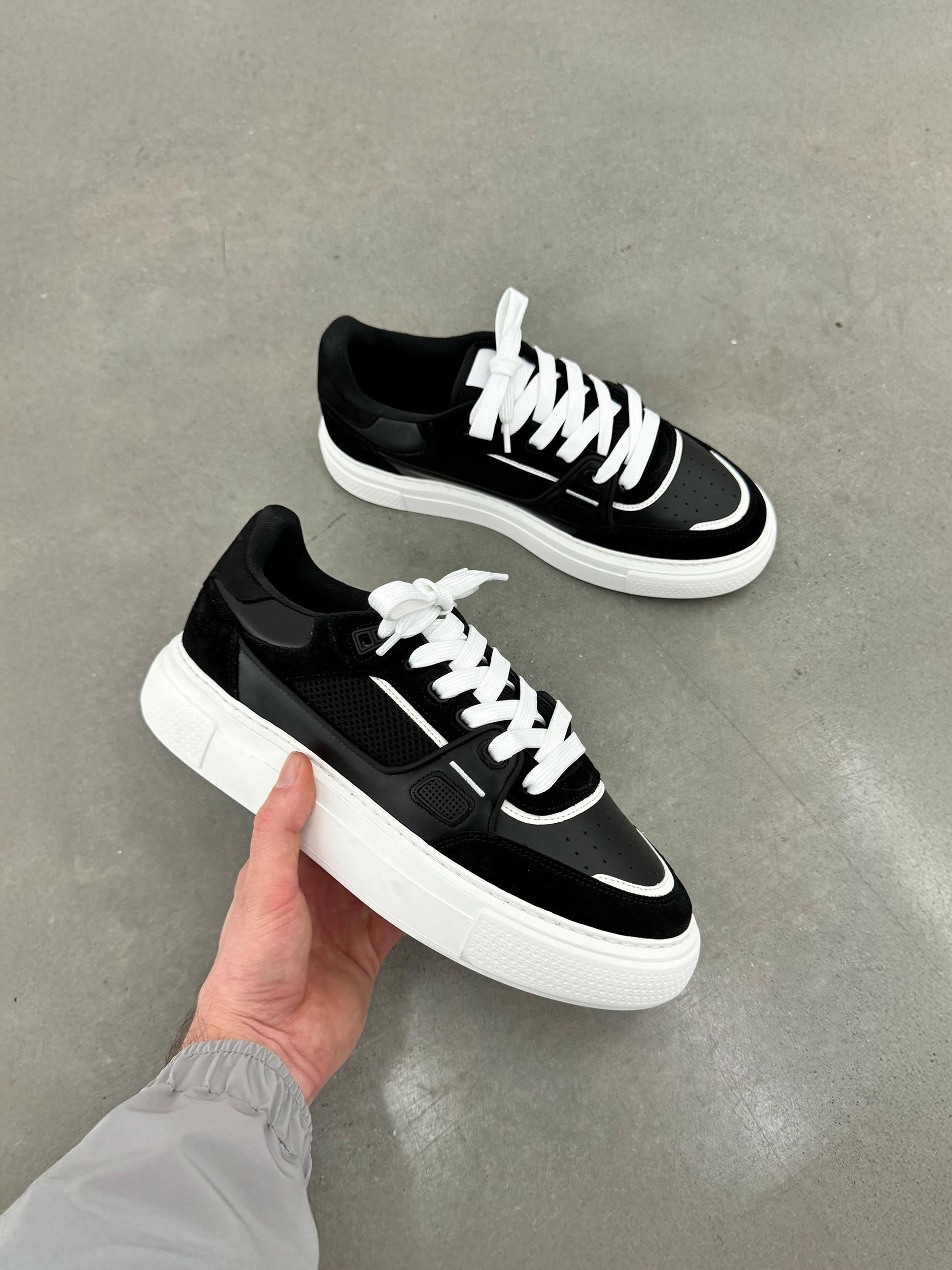 Mens Atlas Trainer in Black White