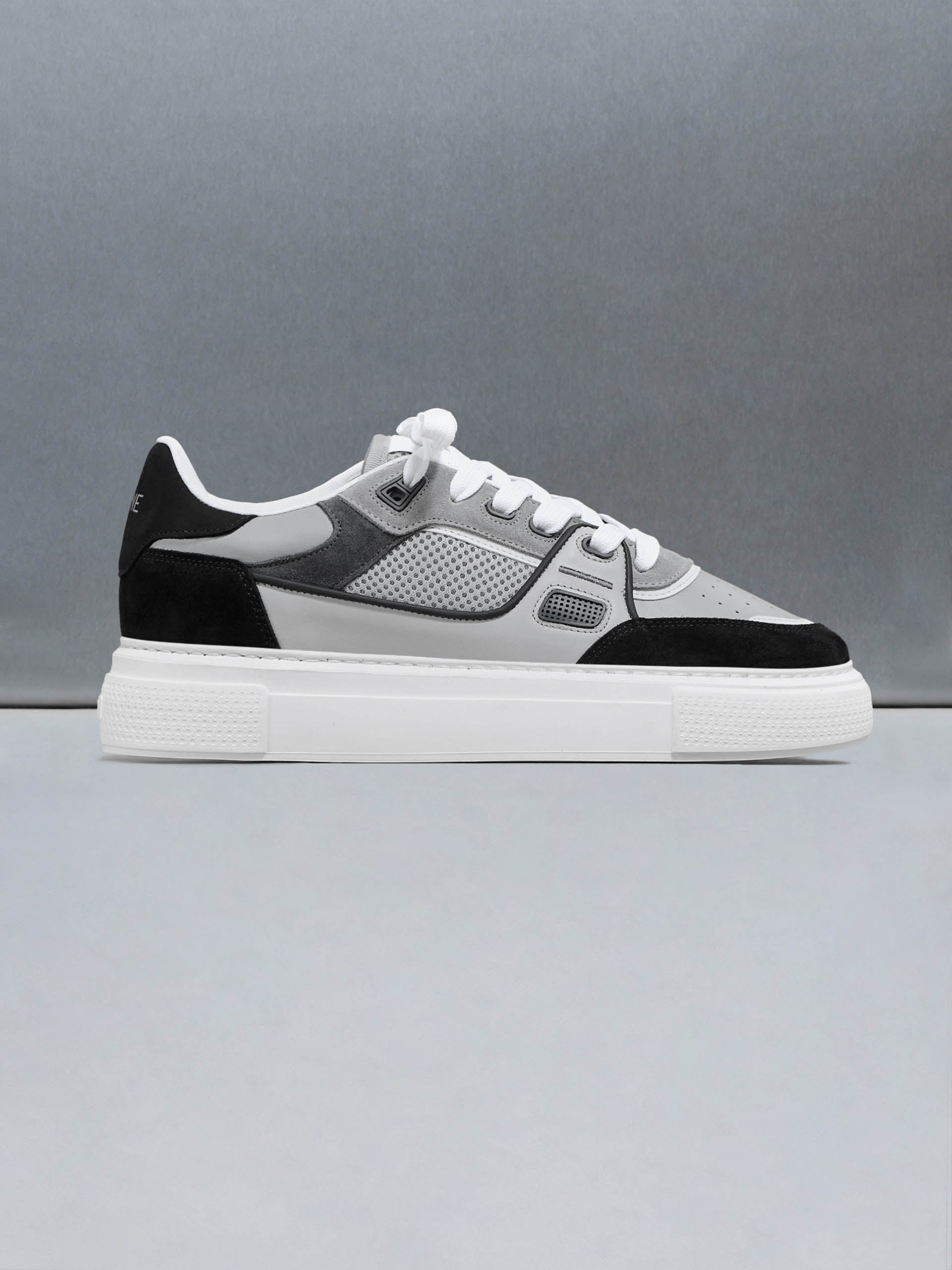 Mens Atlas Trainer in Grey Black