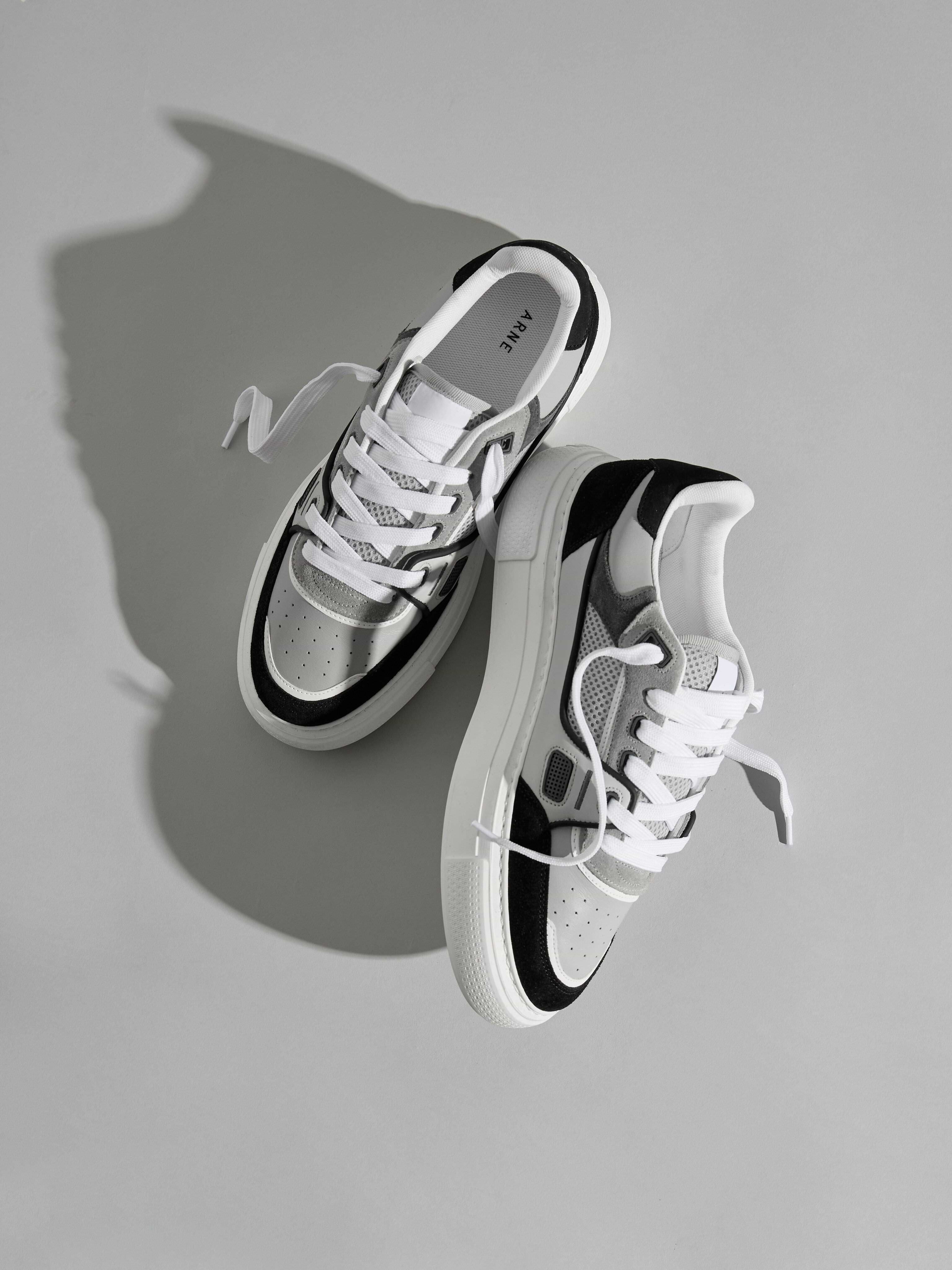 Mens Atlas Trainer in Grey Black